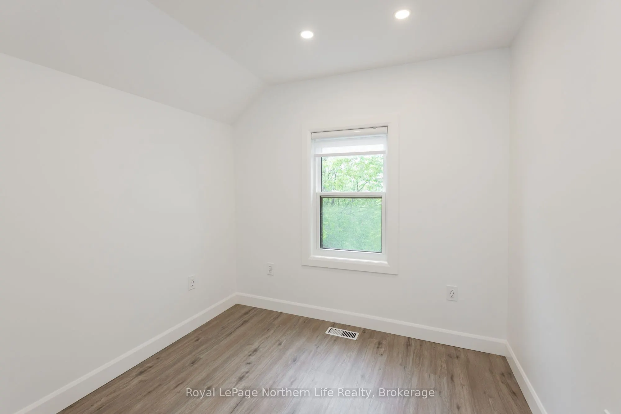 253 Second Avenue W