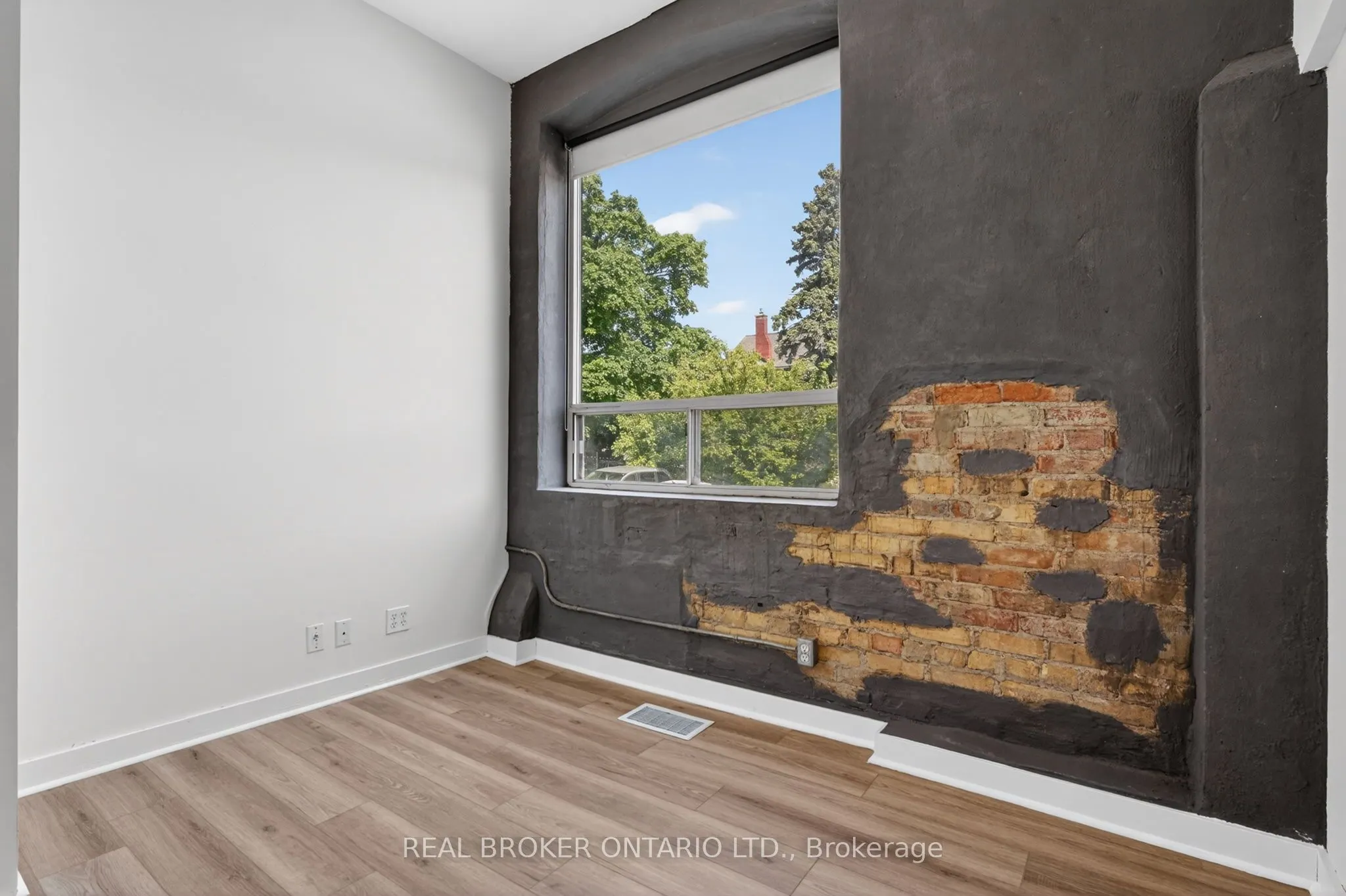 12 Bridgeport Road E #9