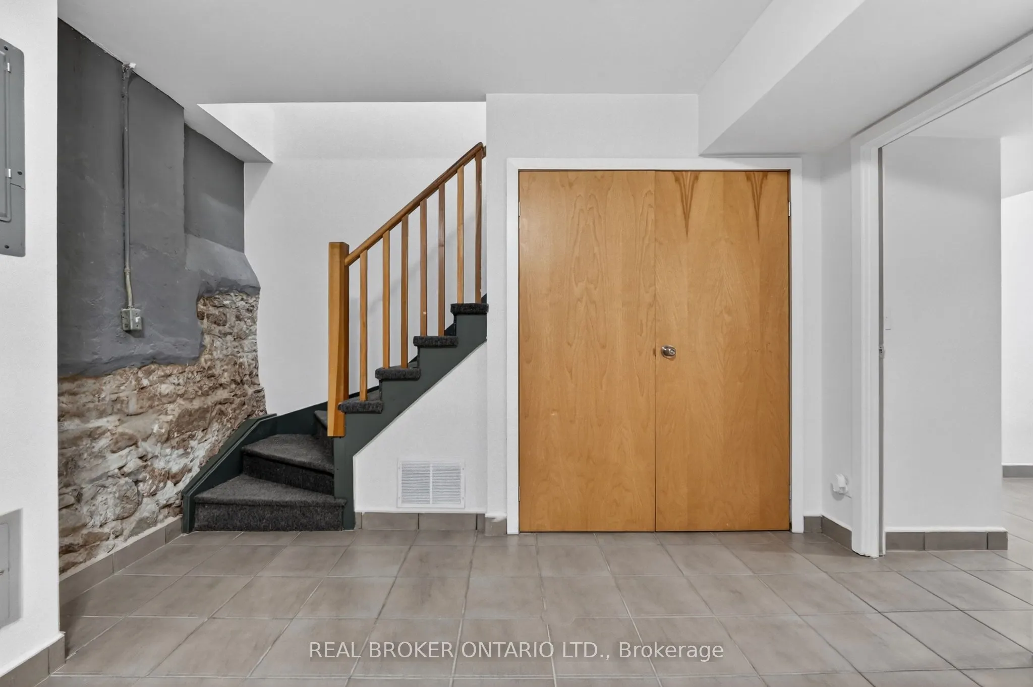 12 Bridgeport Road E #9