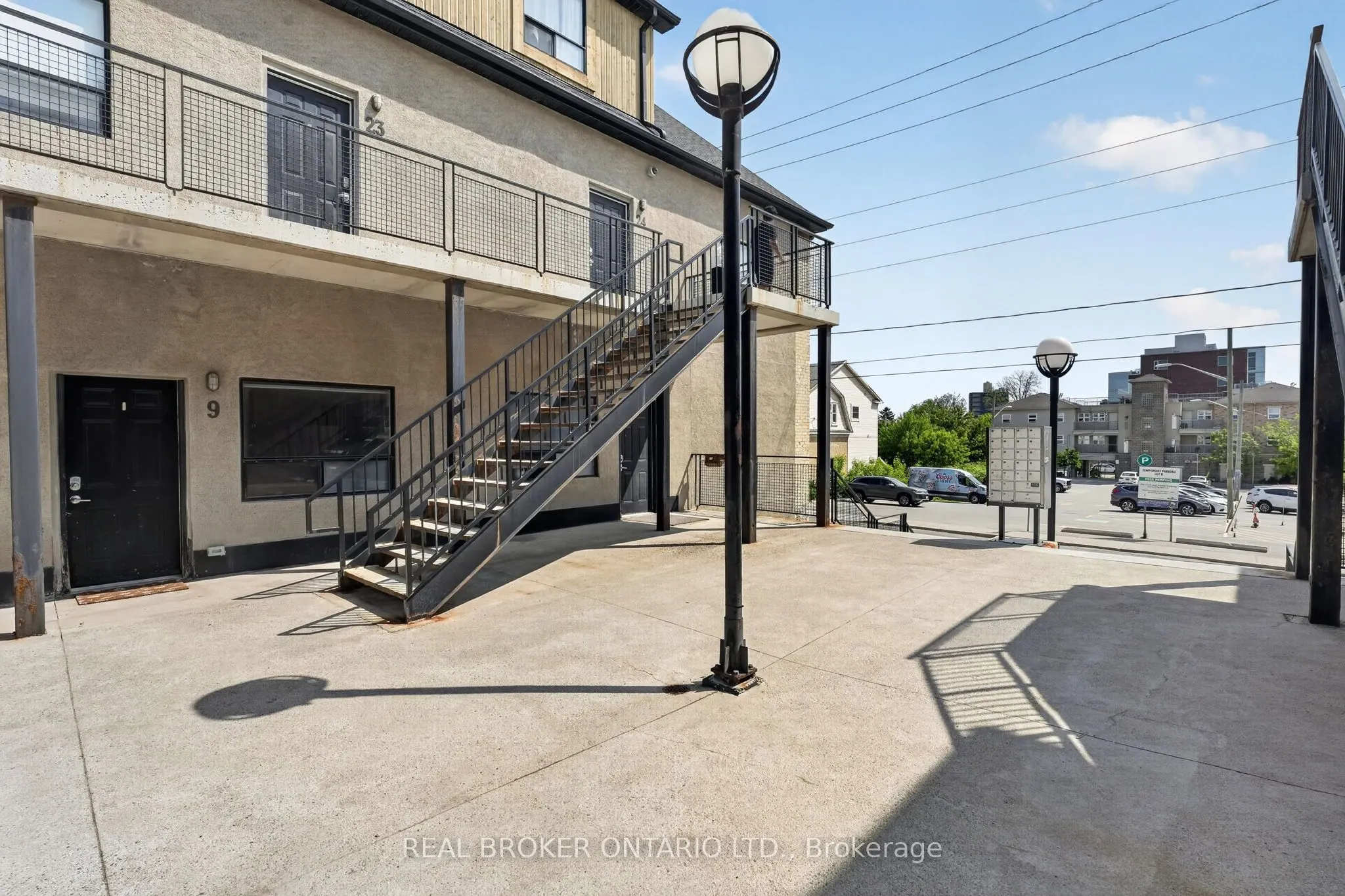 12 Bridgeport Road E #9