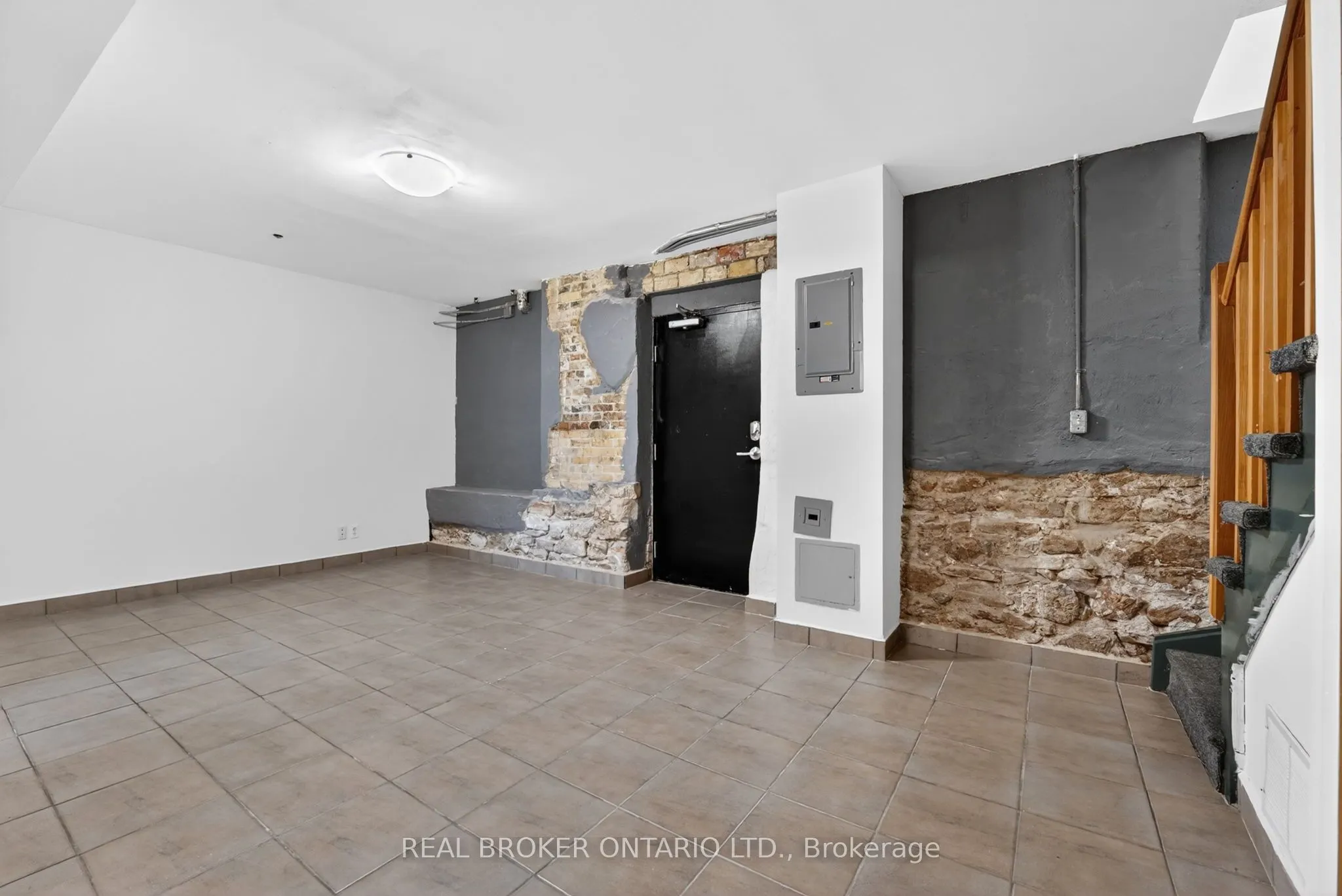 12 Bridgeport Road E #9