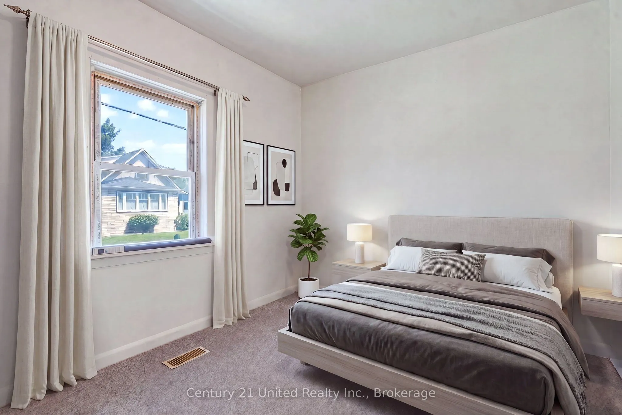 271 University Avenue W