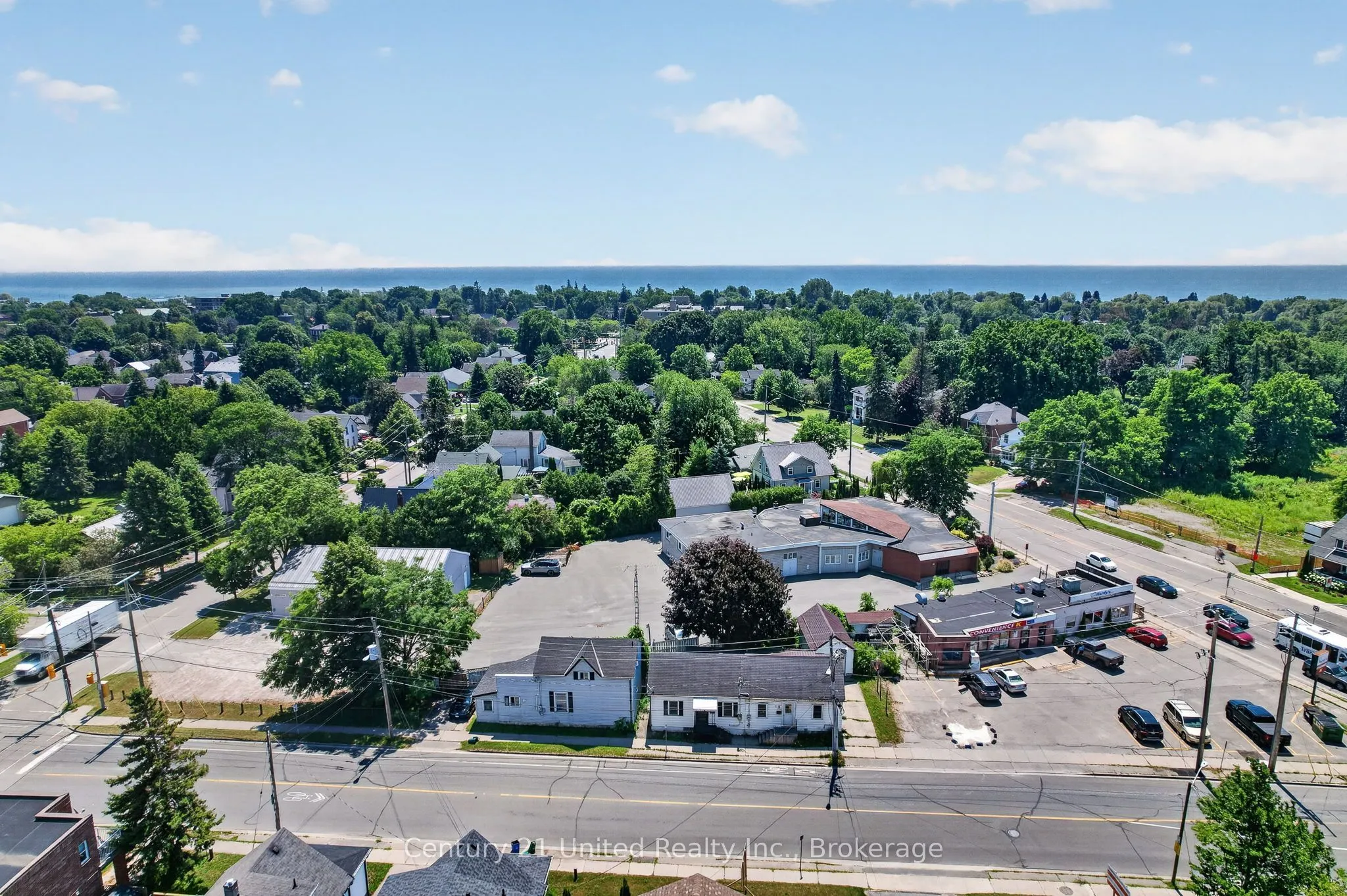 271 University Avenue W