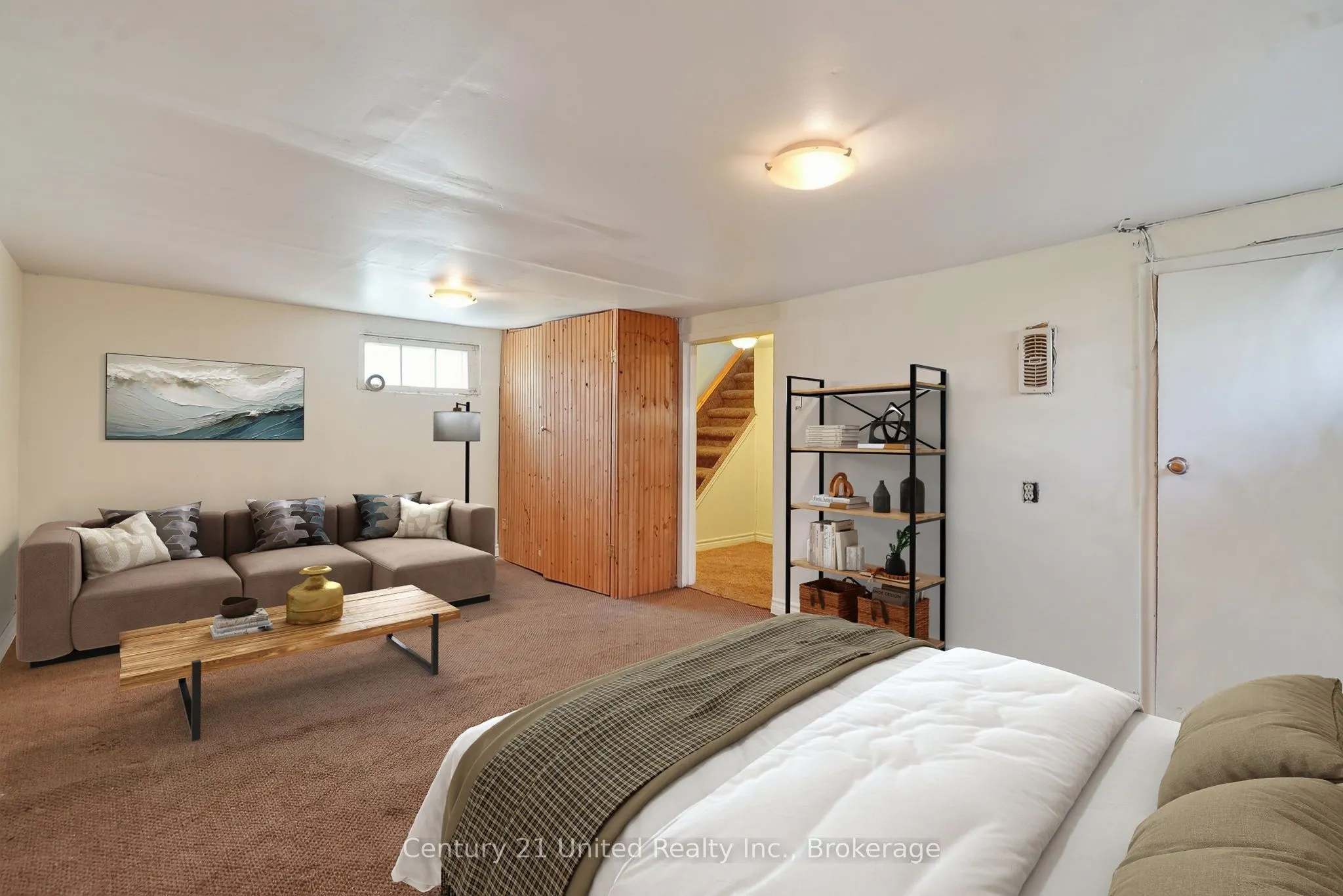 271 University Avenue W