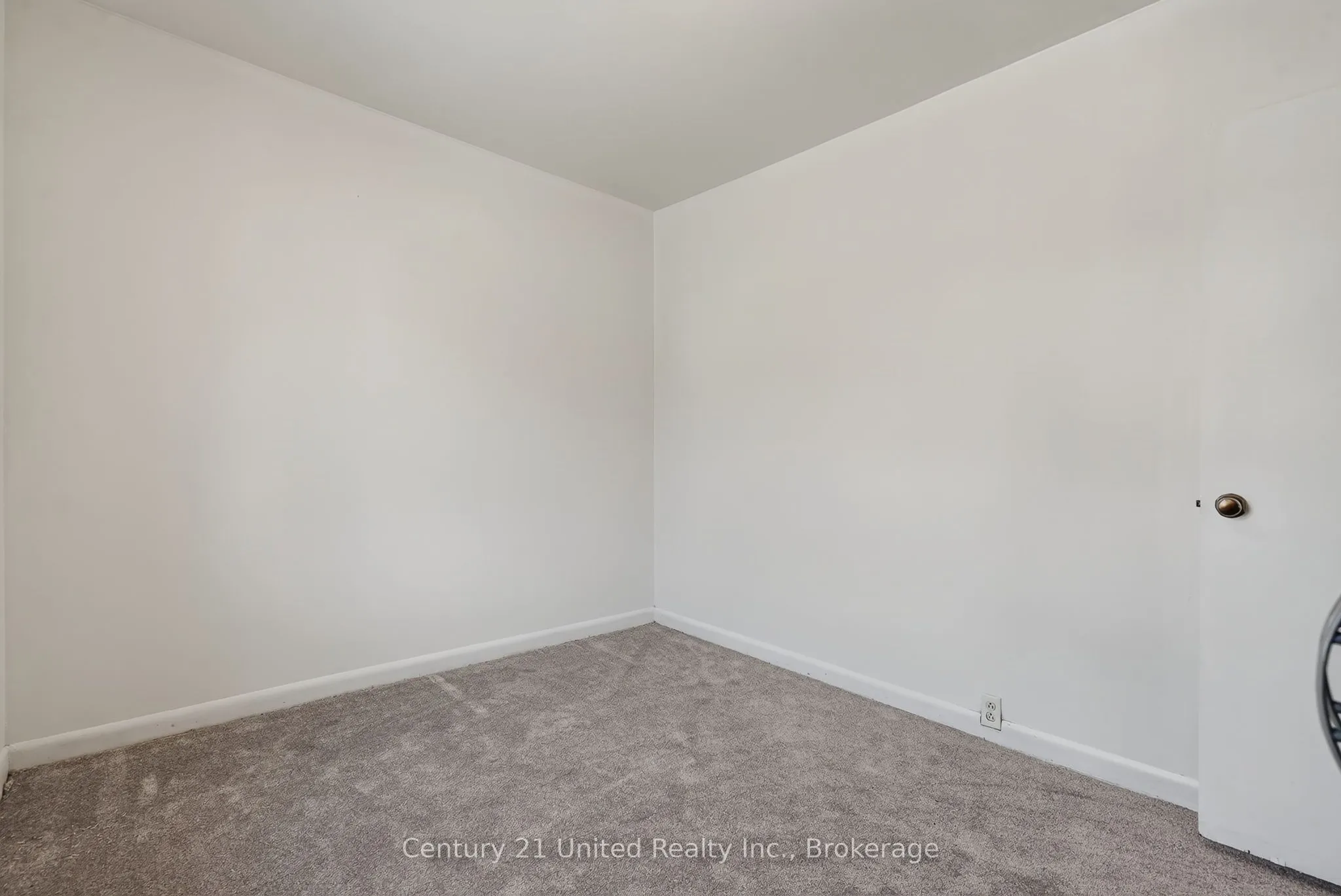 271 University Avenue W
