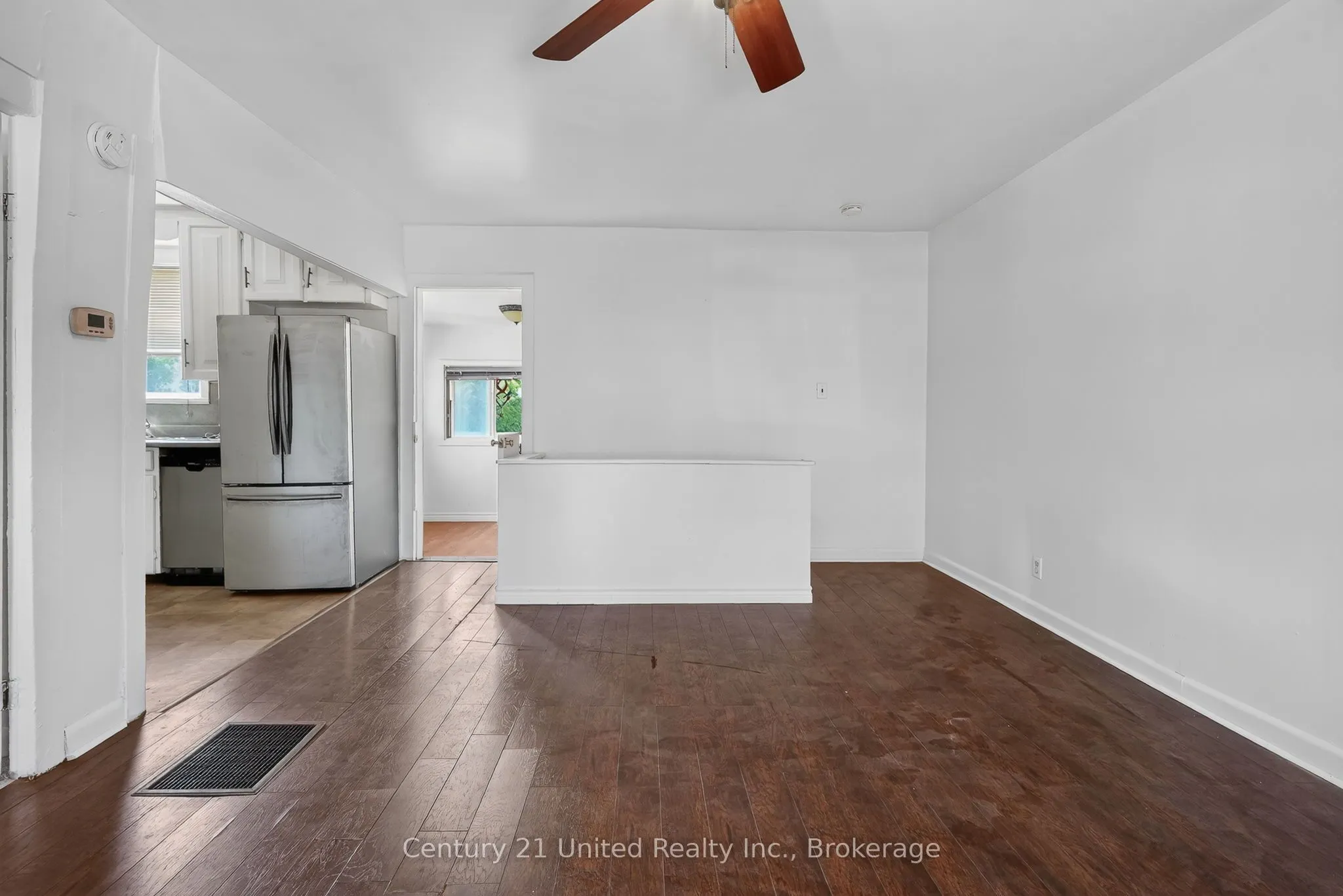271 University Avenue W
