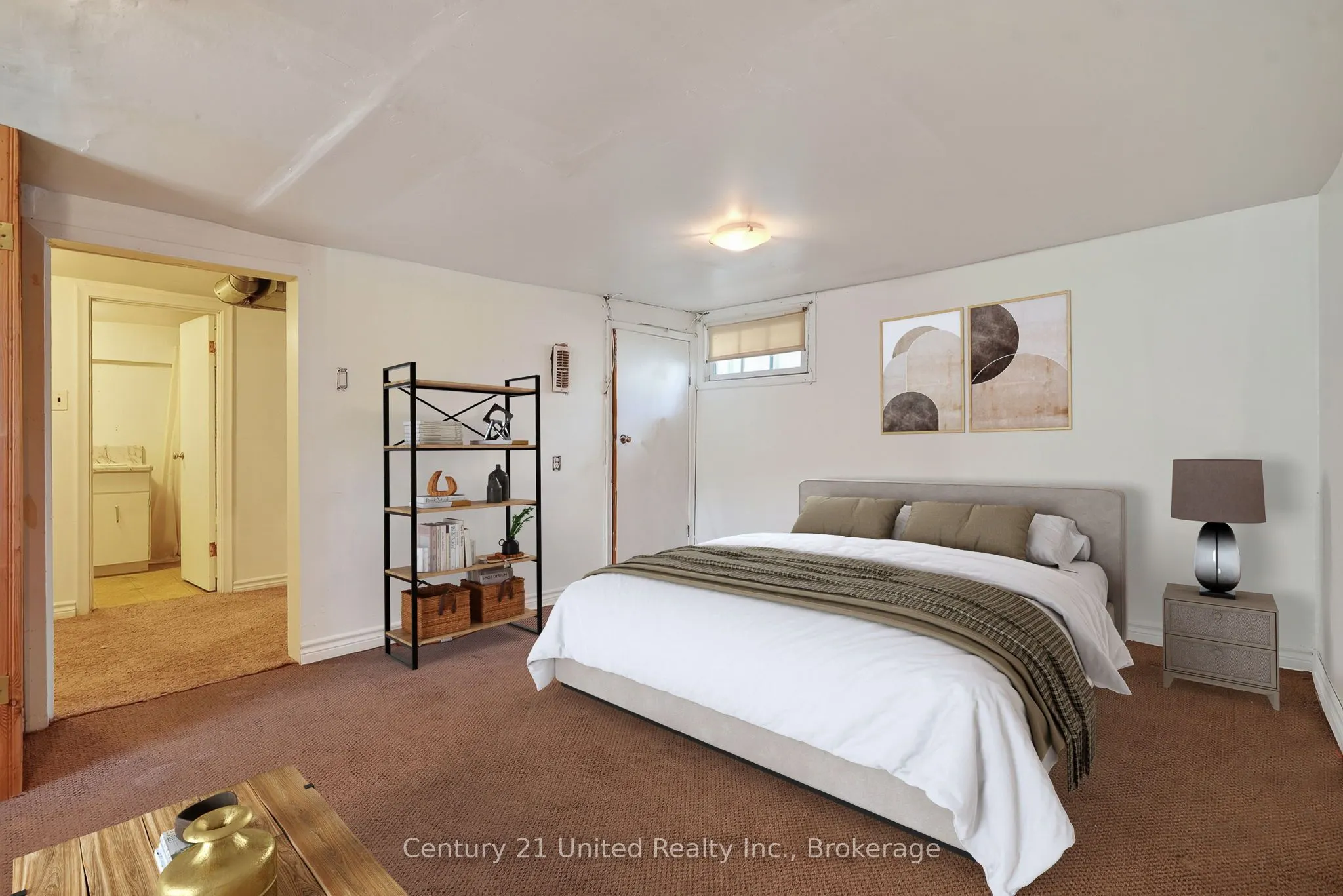 271 University Avenue W