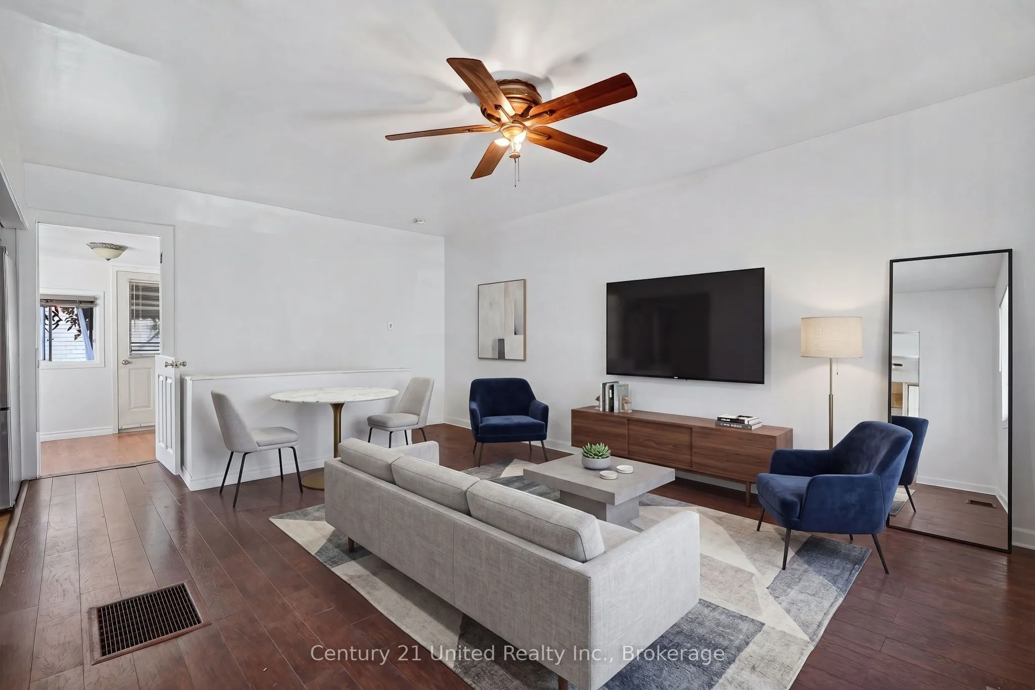 271 University Avenue W
