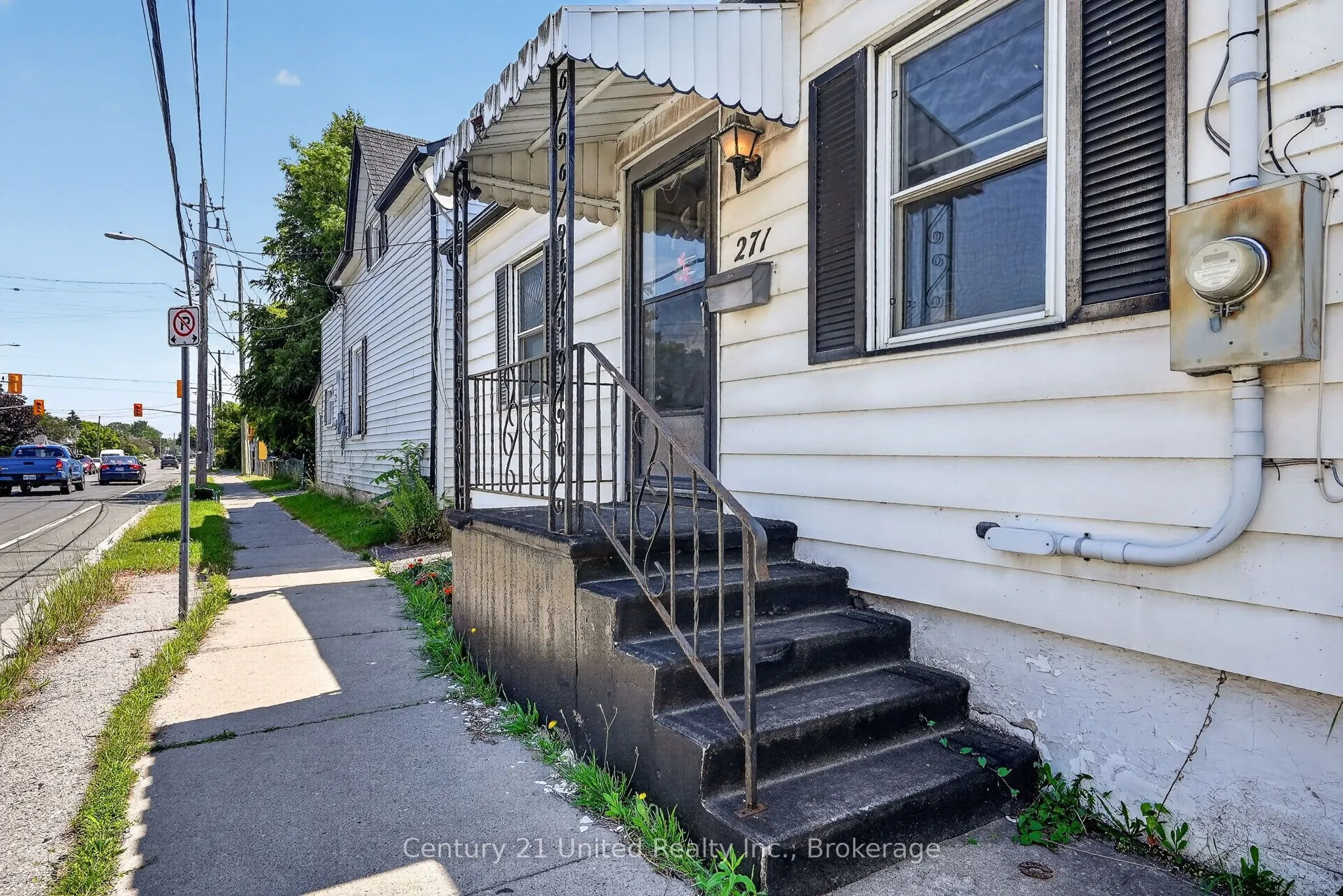 271 University Avenue W