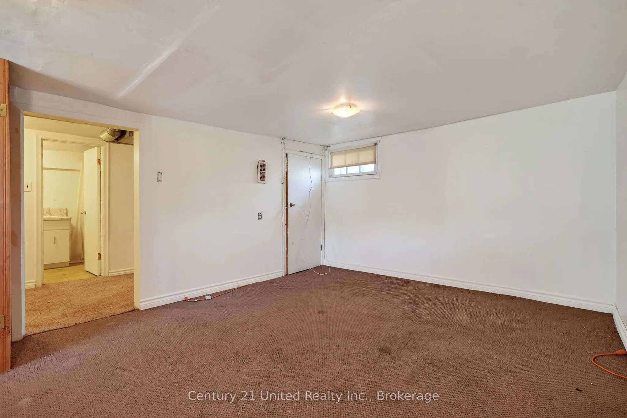 271 University Avenue W