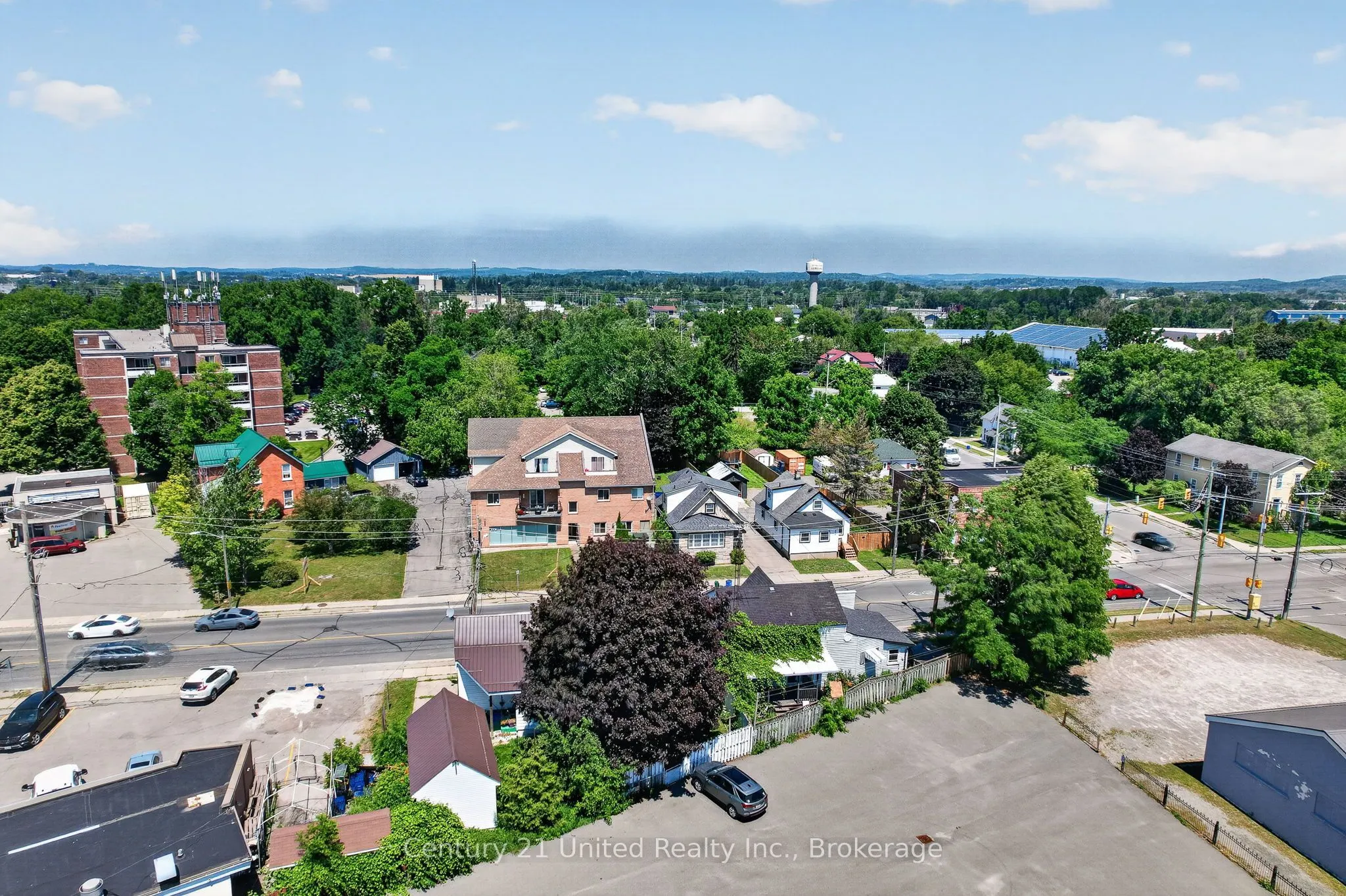 271 University Avenue W