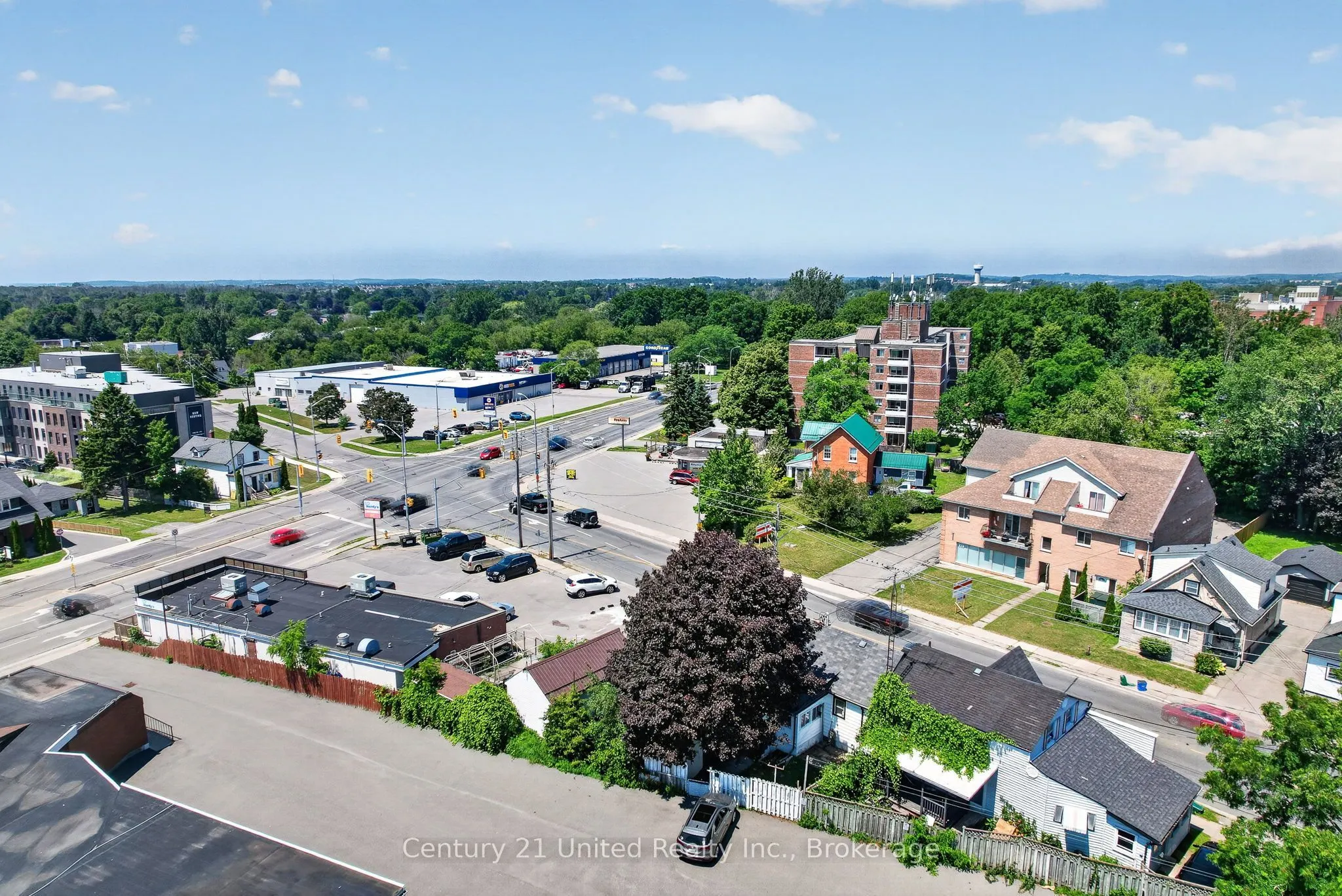 271 University Avenue W