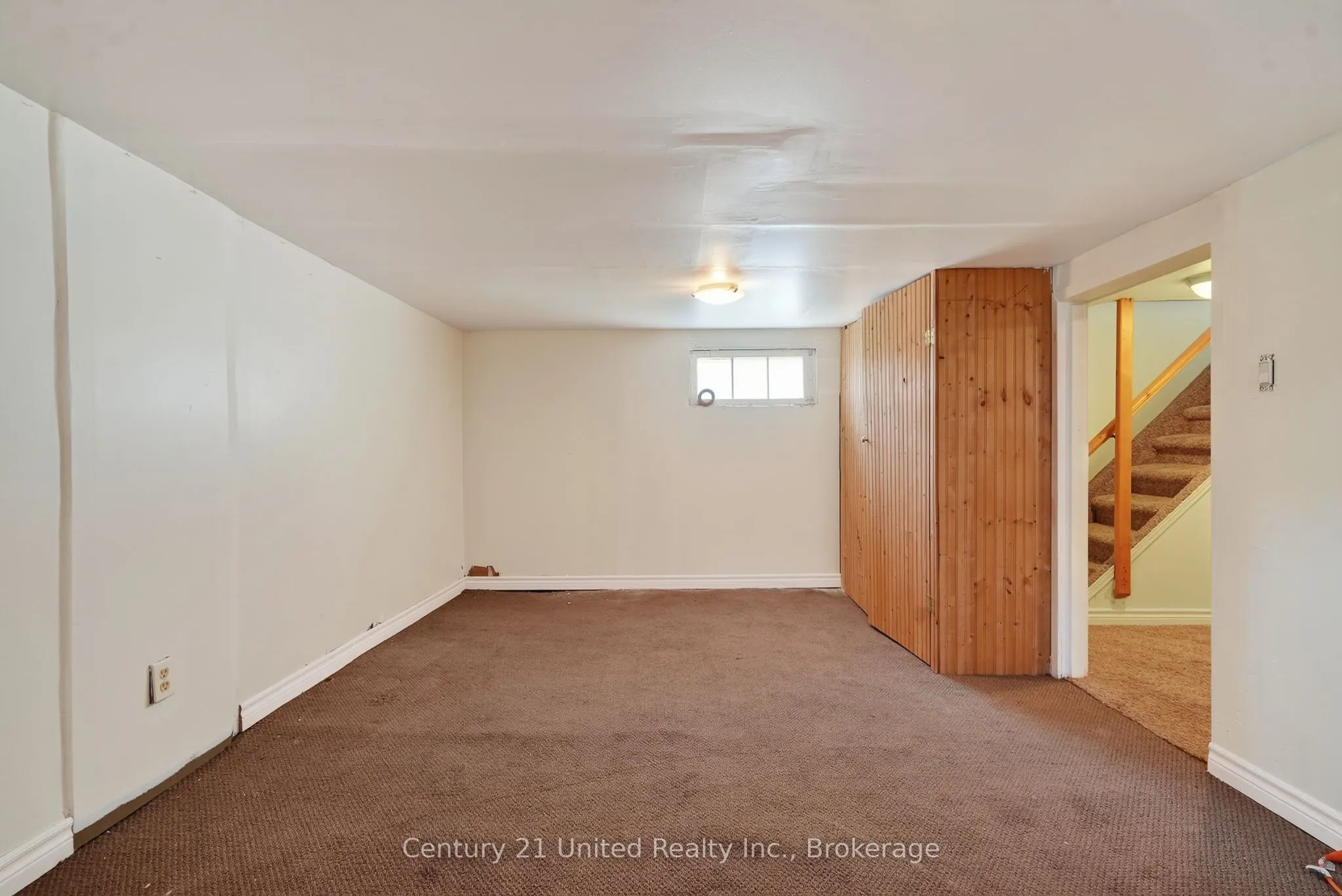 271 University Avenue W