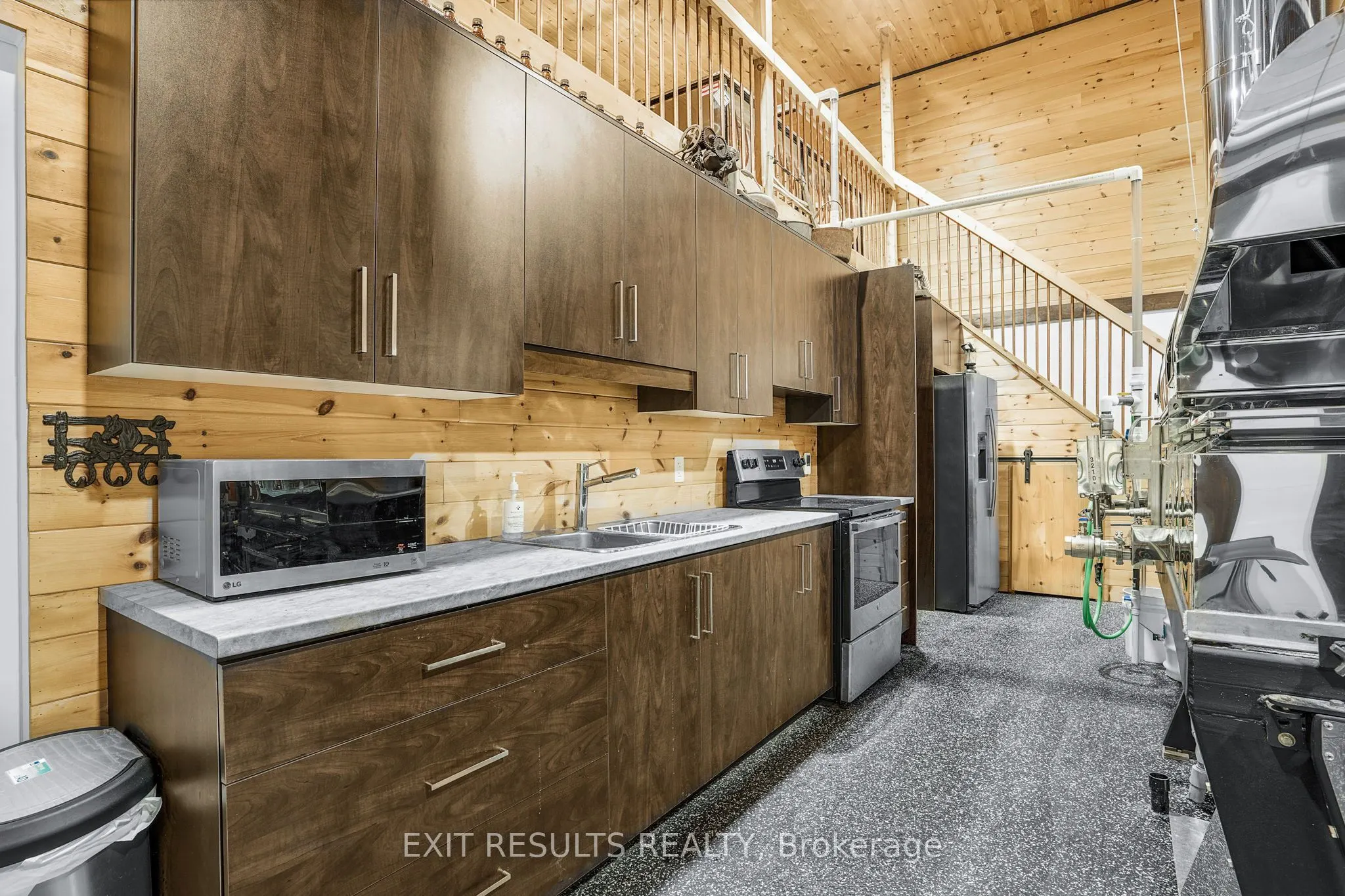 638 St Thomas Road E