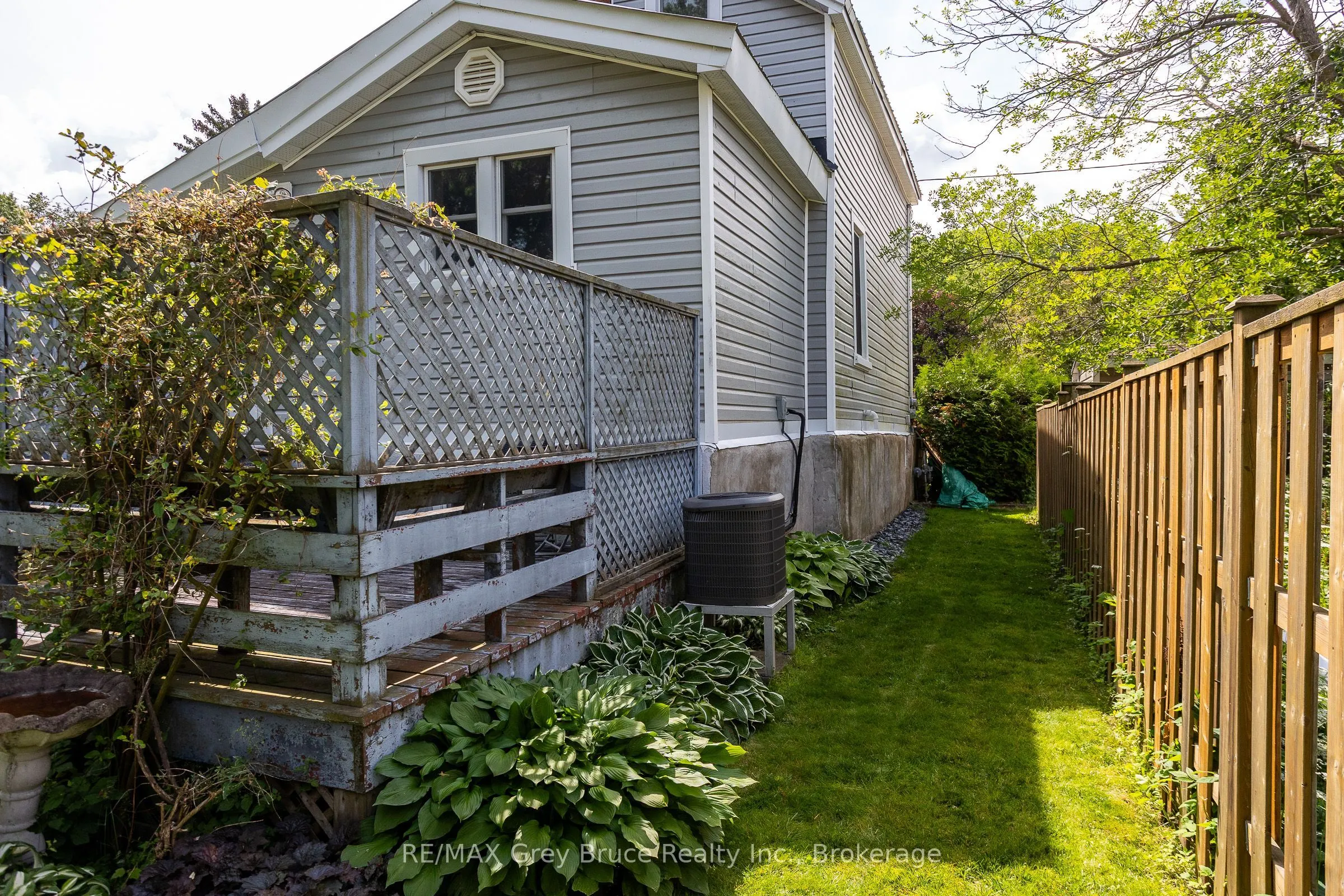 1591 5th Avenue W