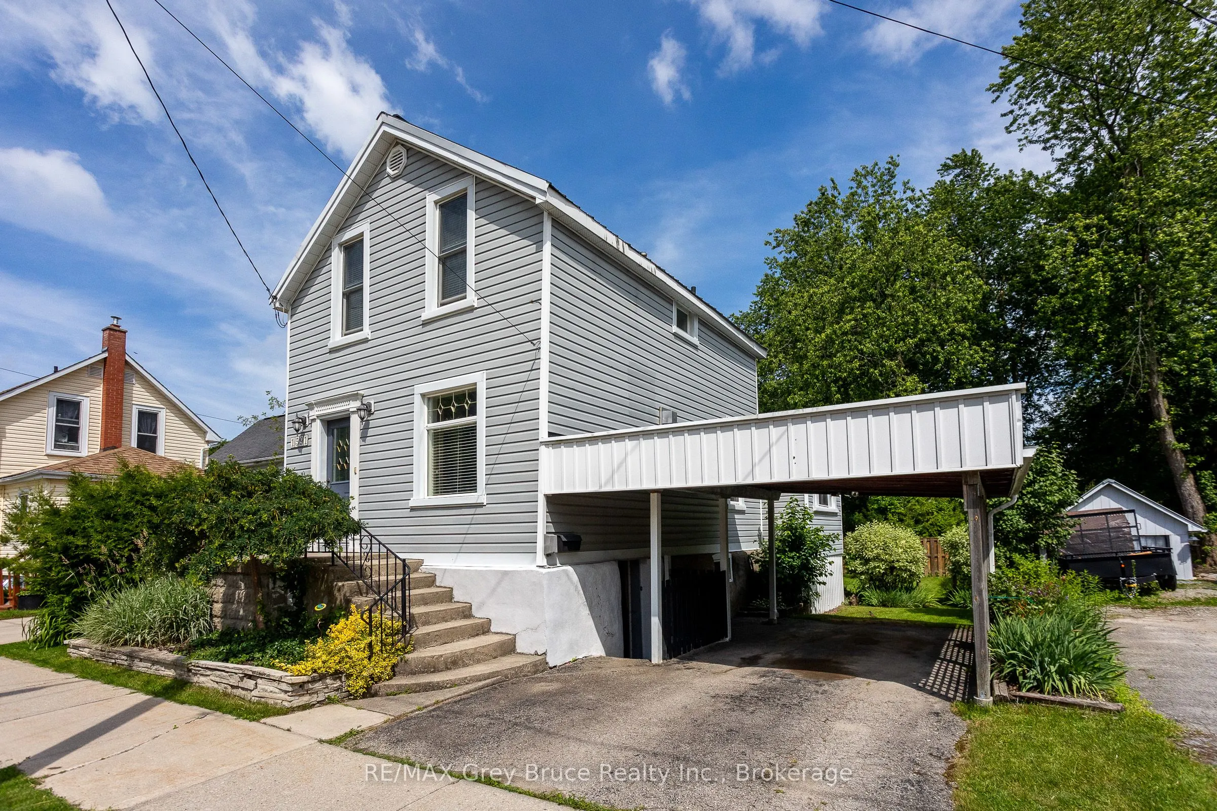 1591 5th Avenue W