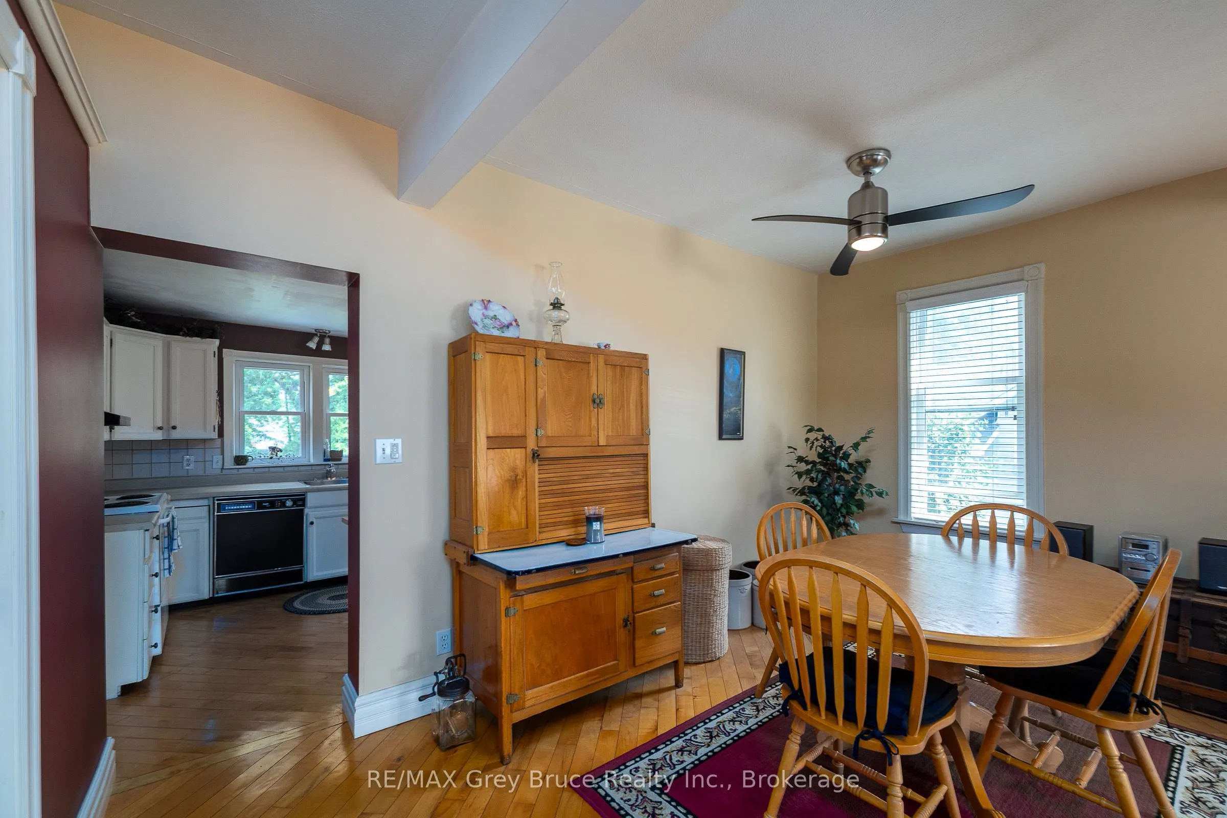 1591 5th Avenue W