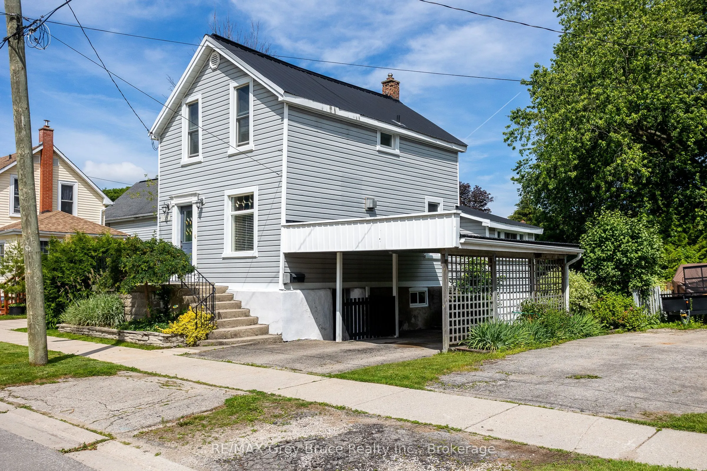 1591 5th Avenue W