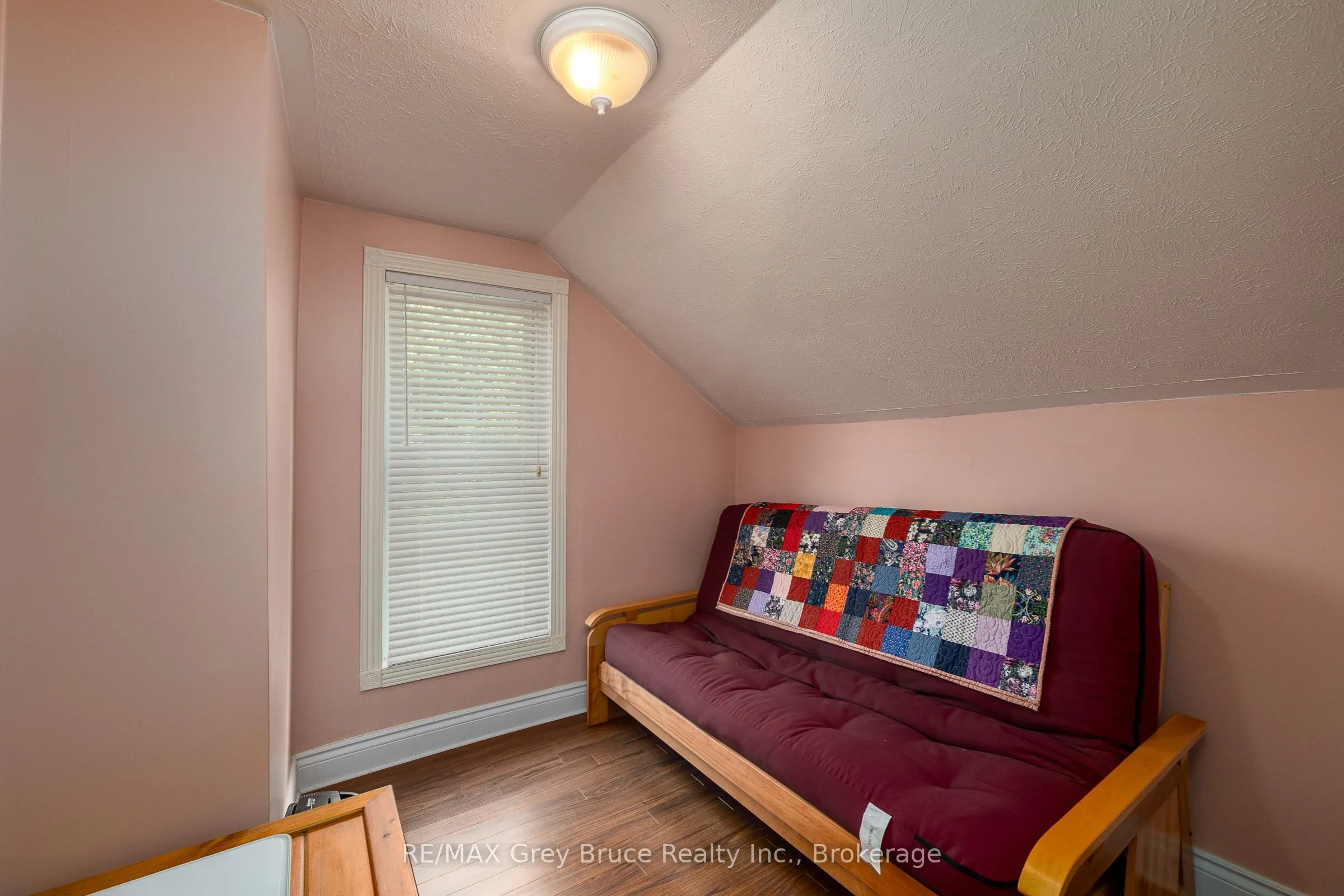 1591 5th Avenue W