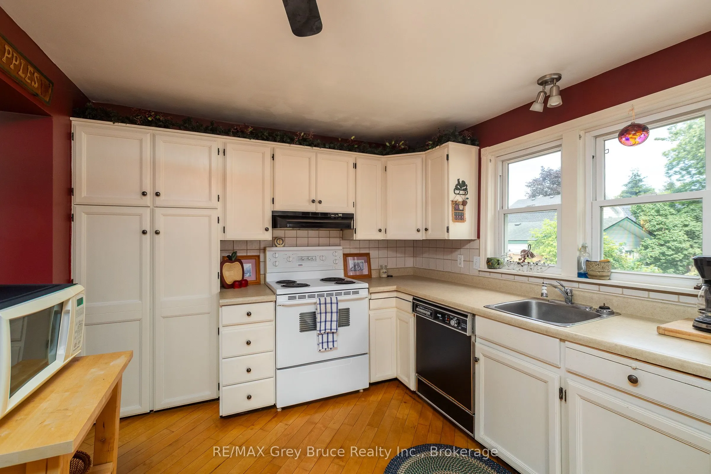 1591 5th Avenue W