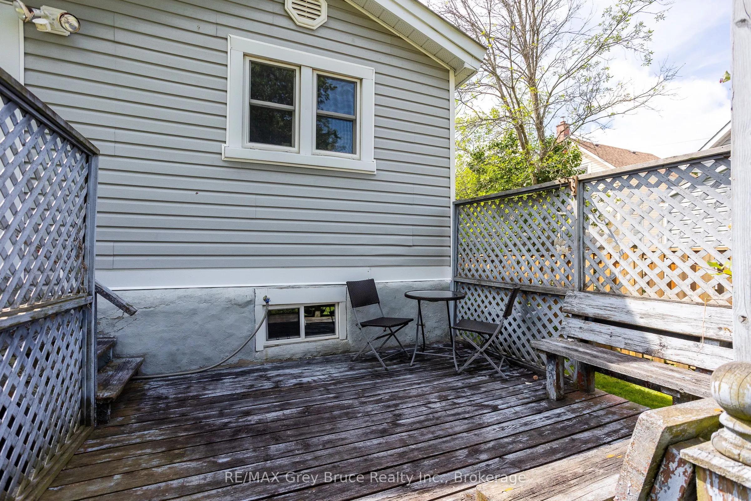 1591 5th Avenue W