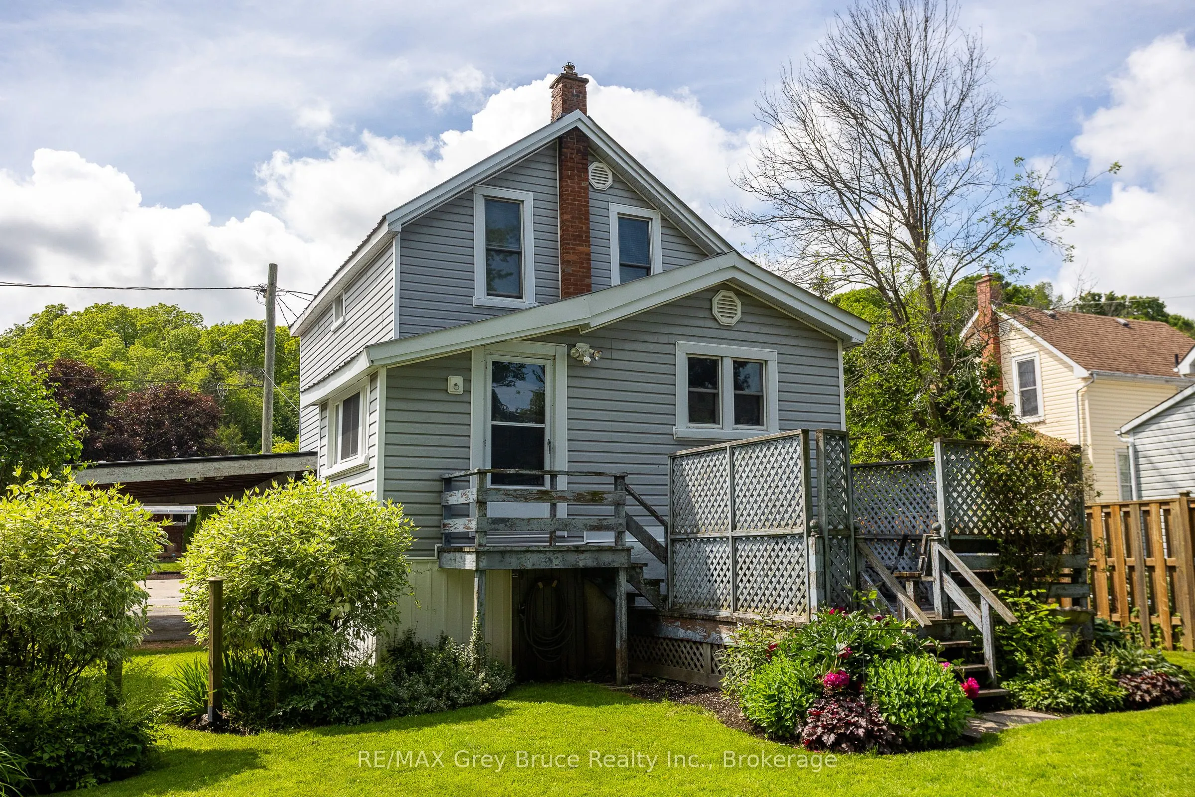 1591 5th Avenue W
