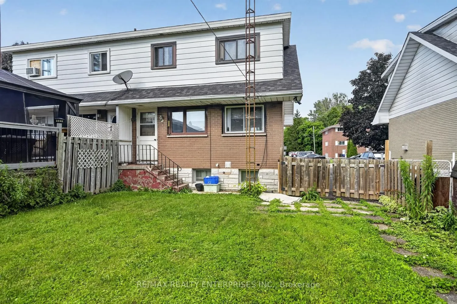 855 Howe Terrace