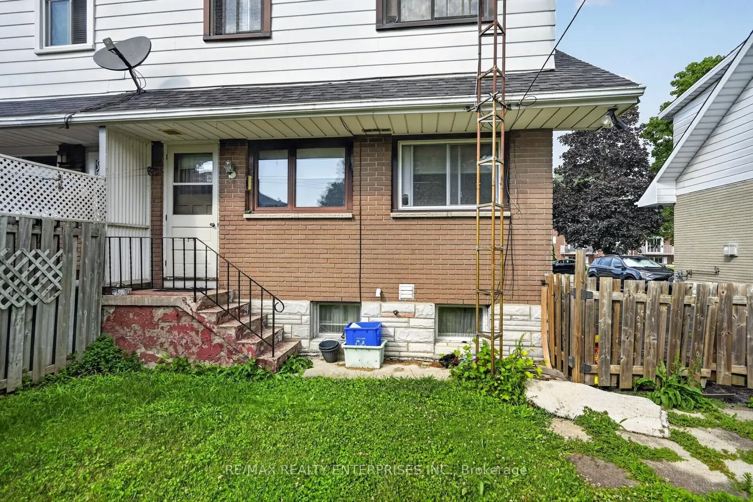 855 Howe Terrace