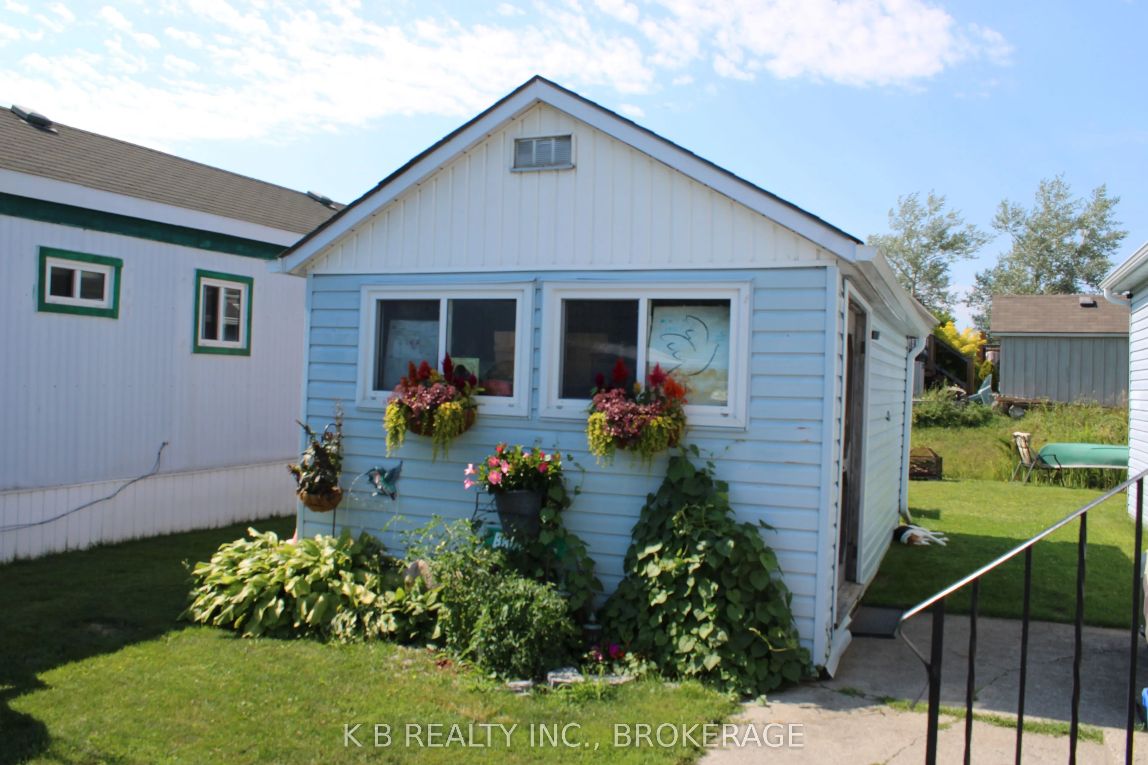 4 Cedar Street W