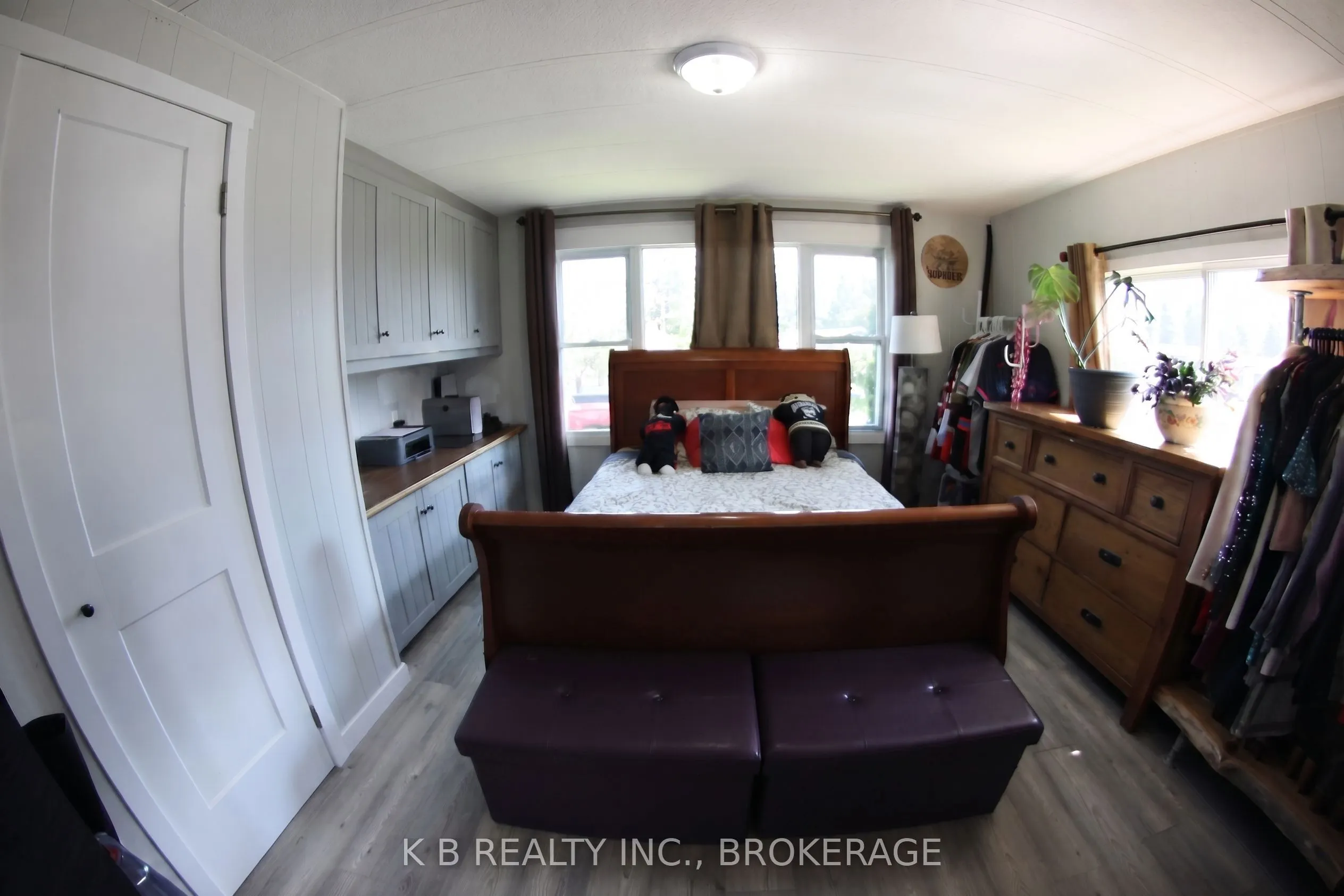 4 Cedar Street W
