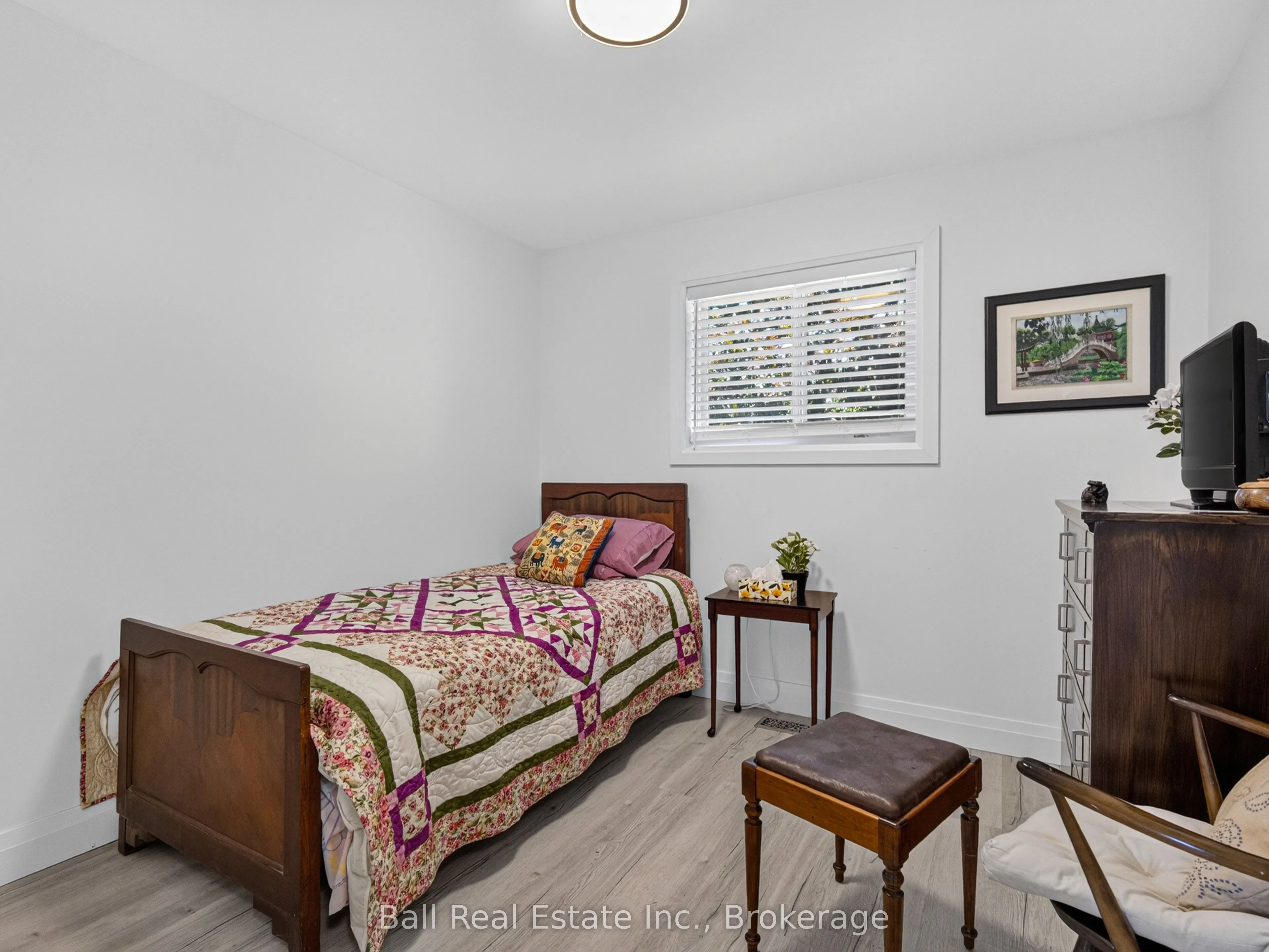 6 Ermatinger Street