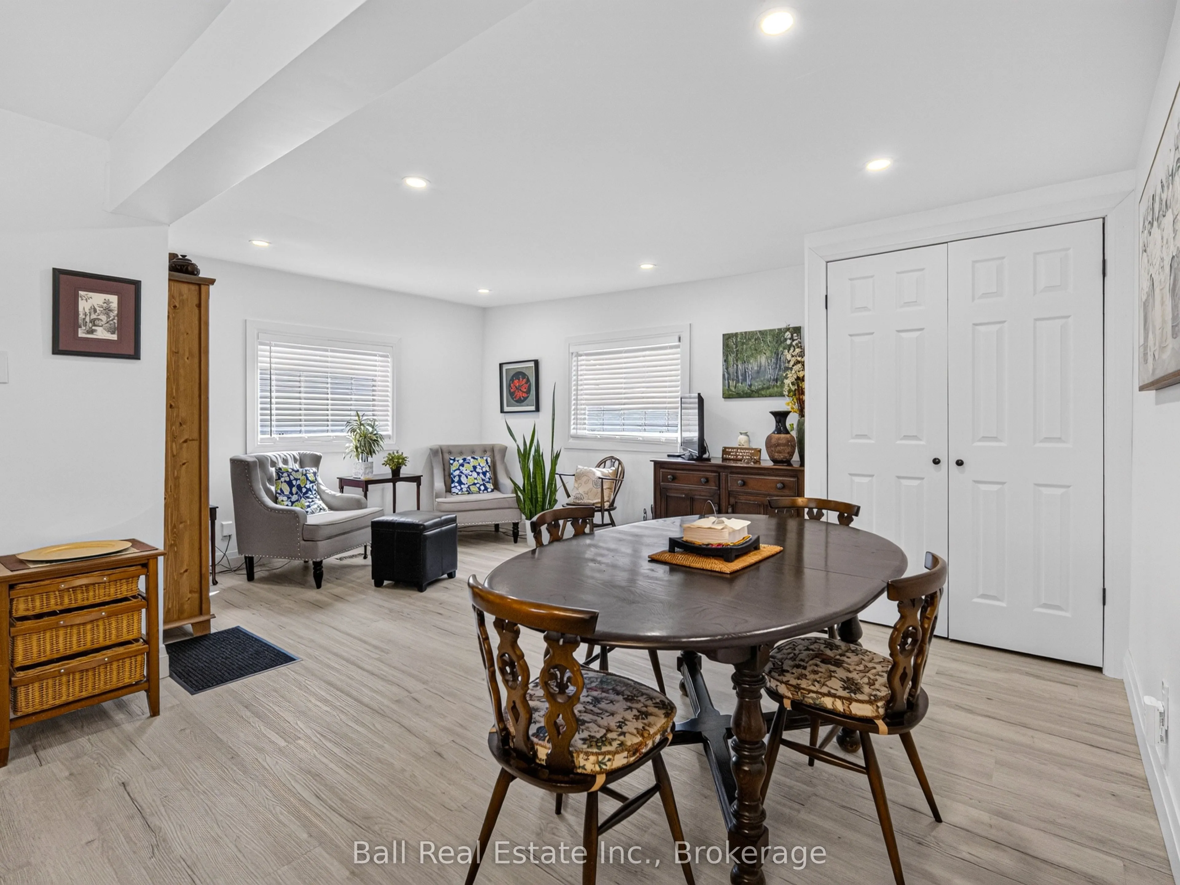 6 Ermatinger Street