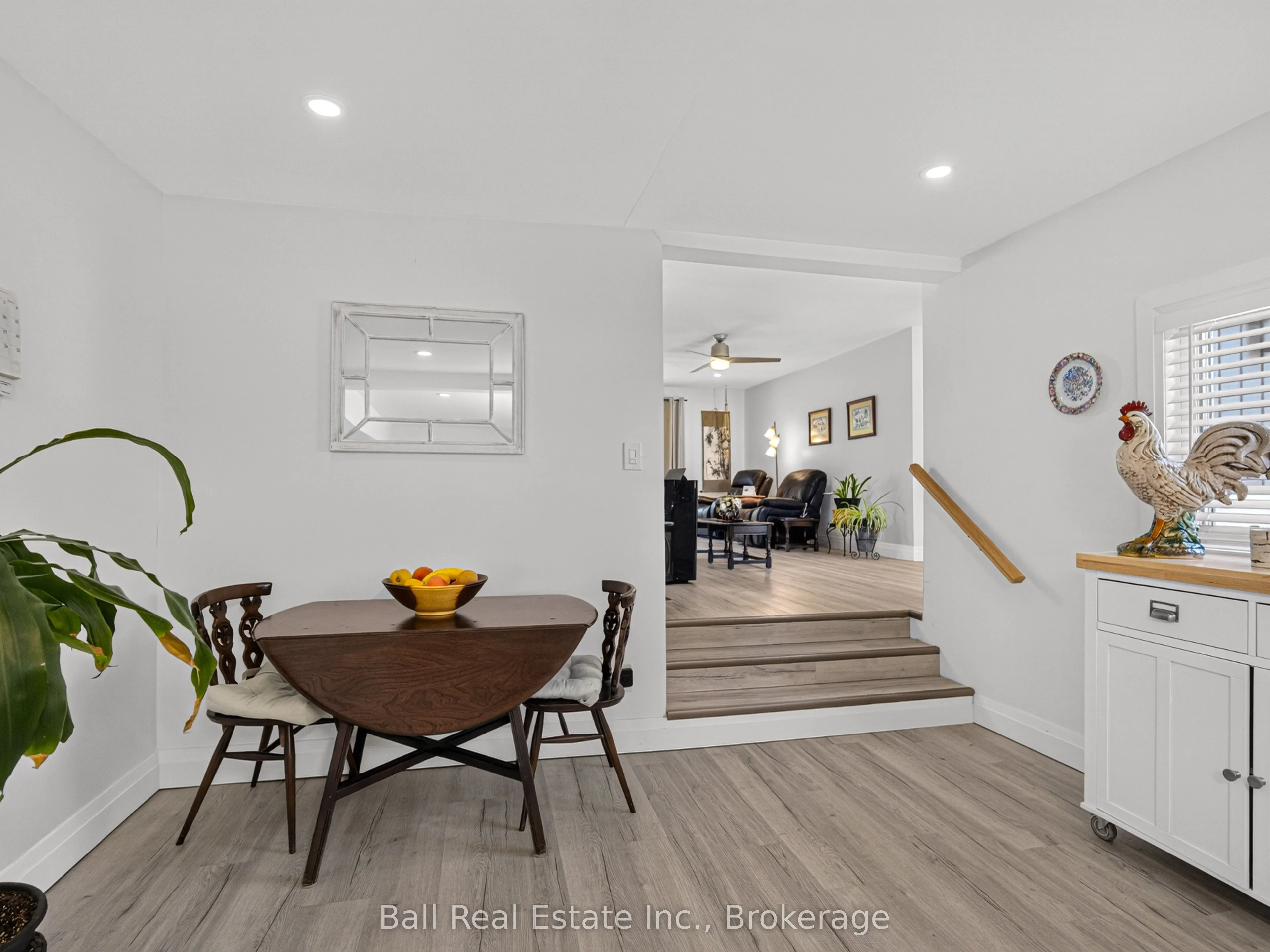 6 Ermatinger Street