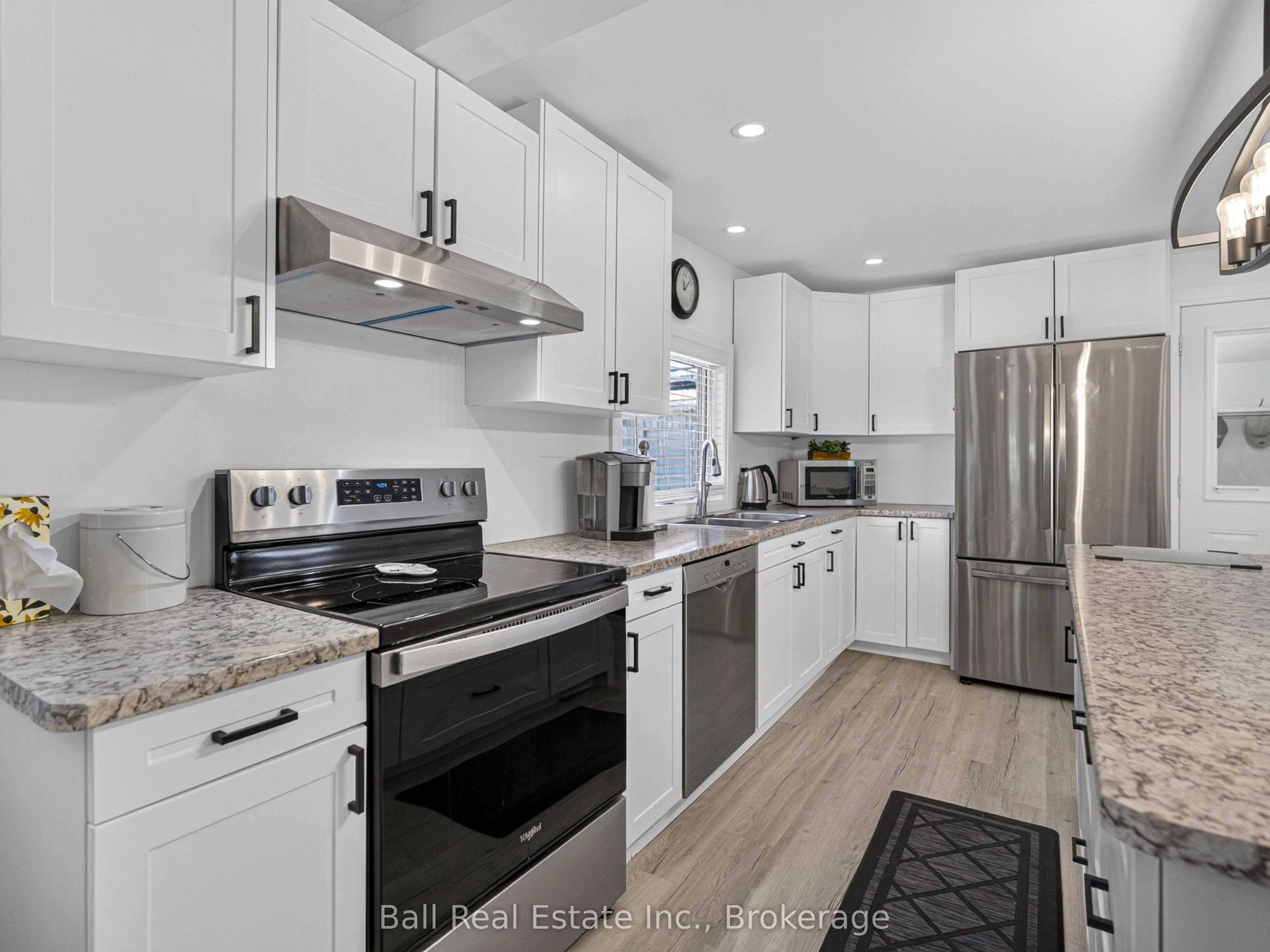 6 Ermatinger Street