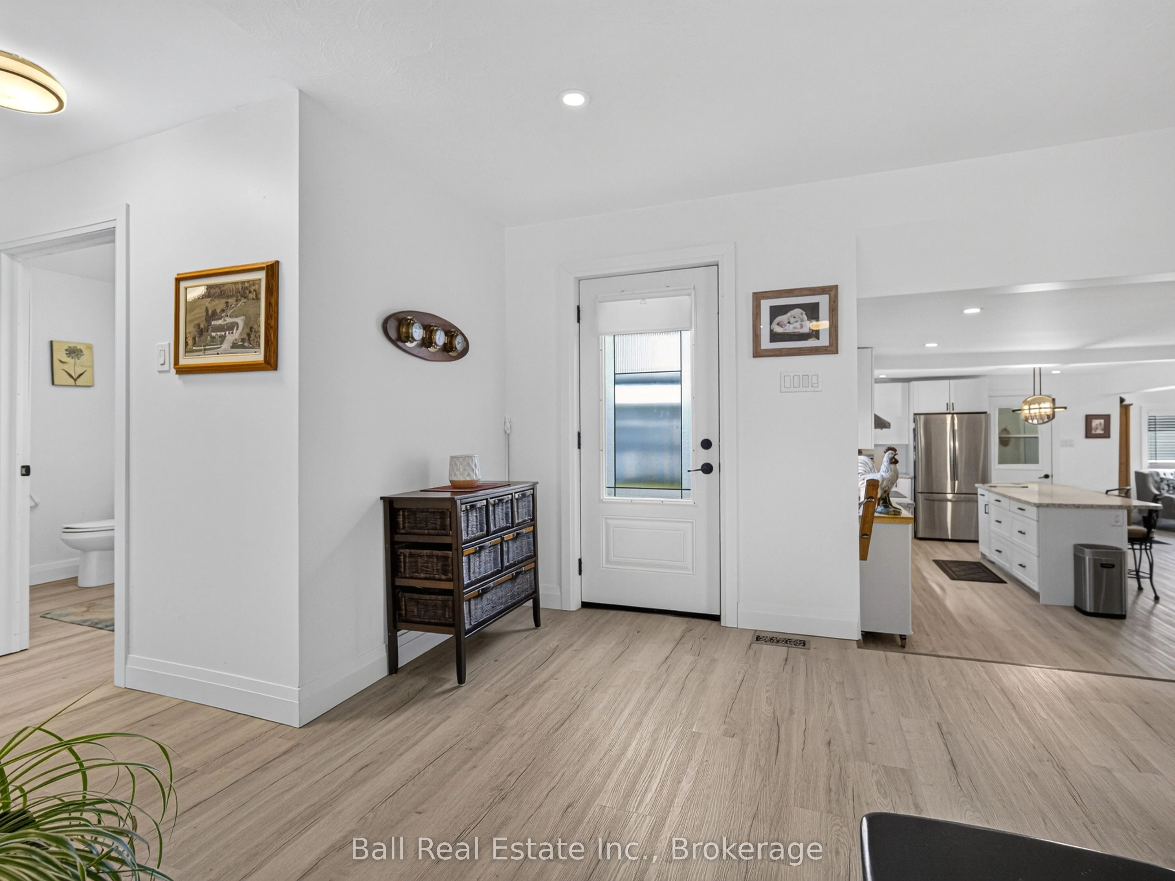 6 Ermatinger Street
