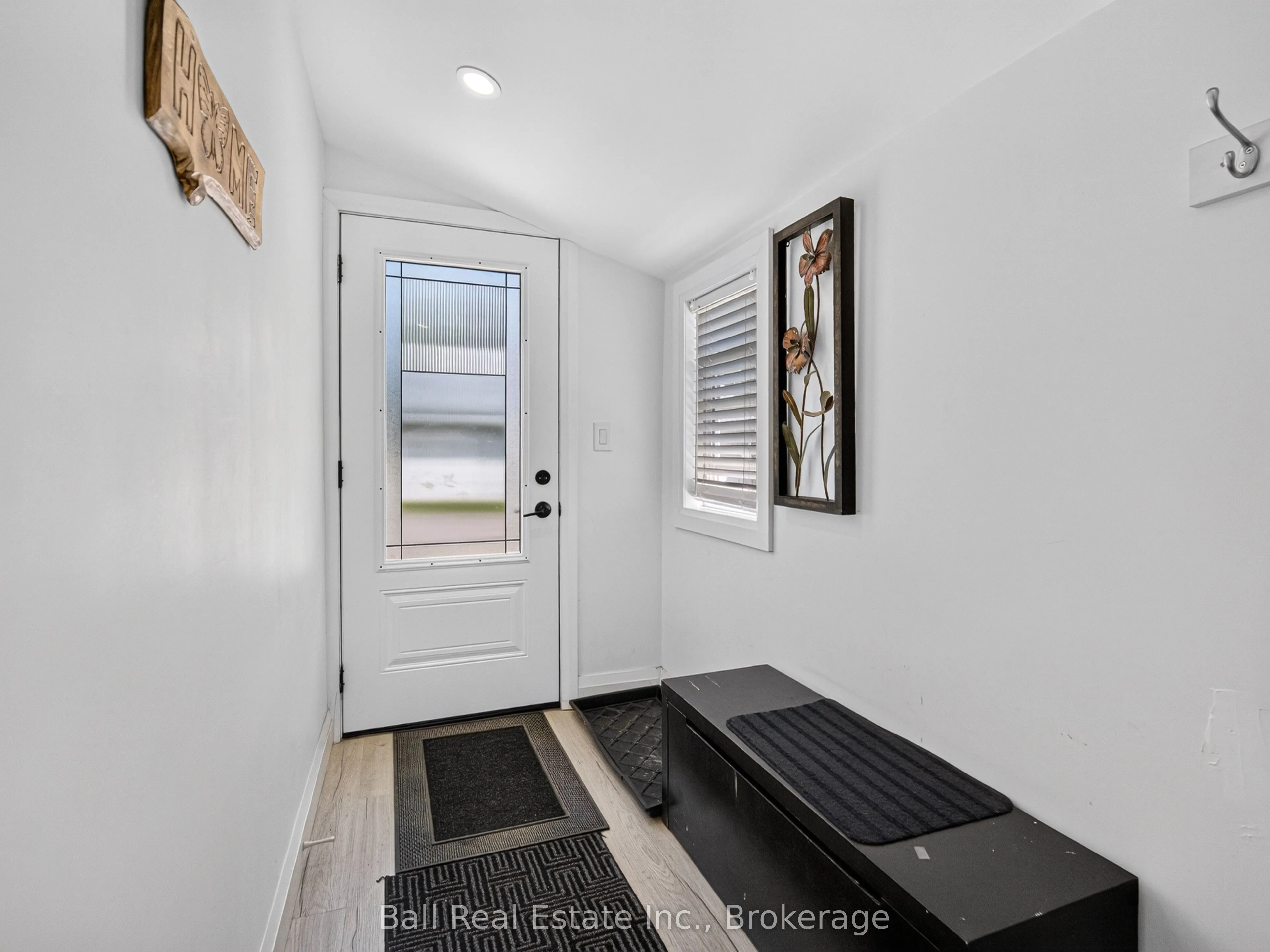6 Ermatinger Street