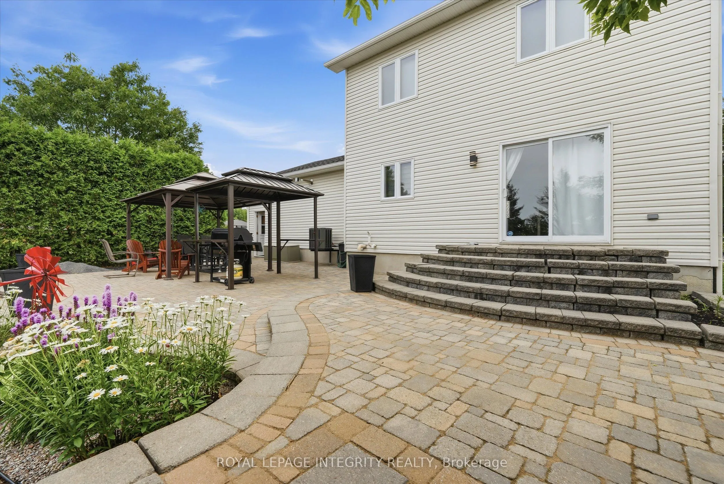 36 Frontenac Boulevard