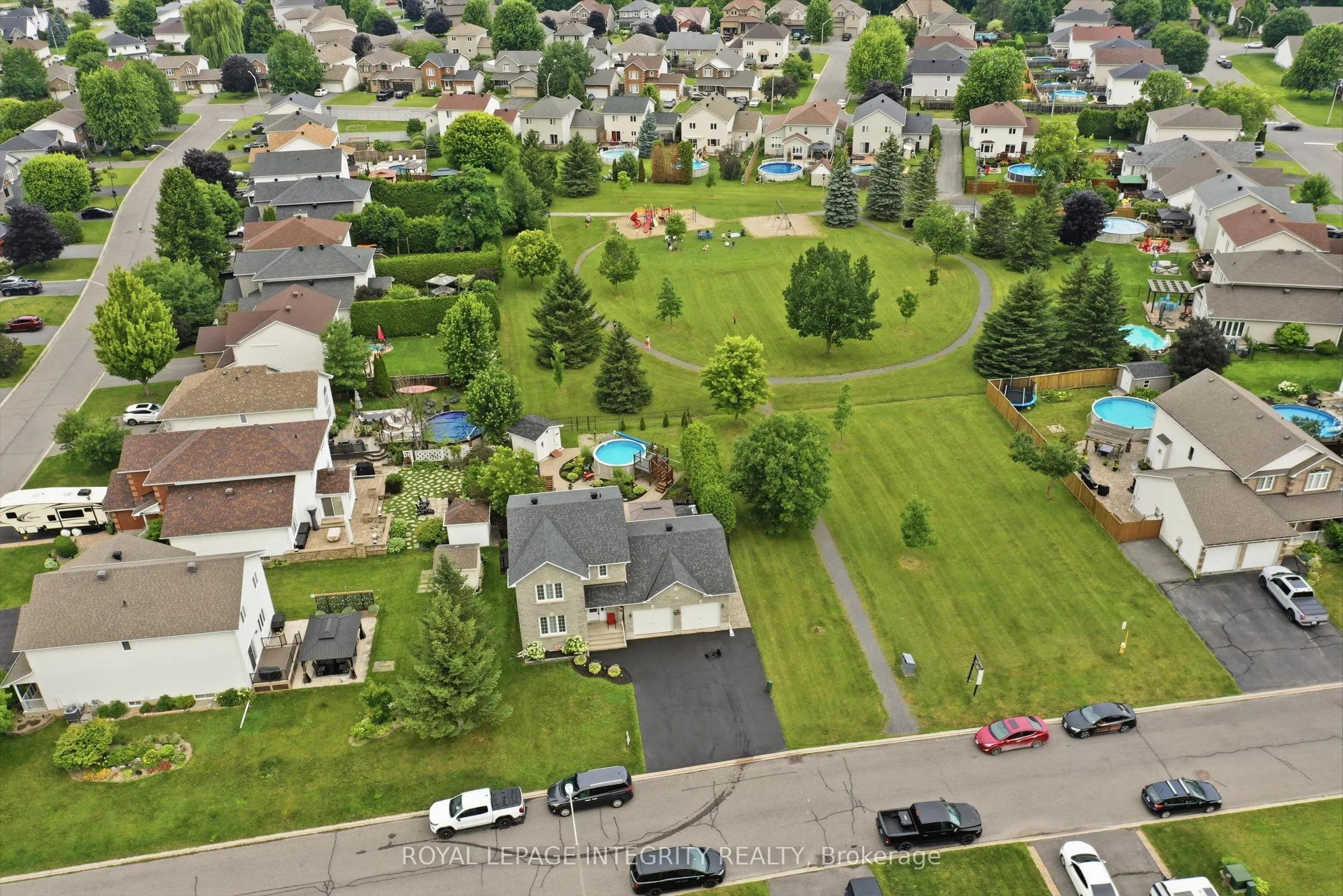 36 Frontenac Boulevard
