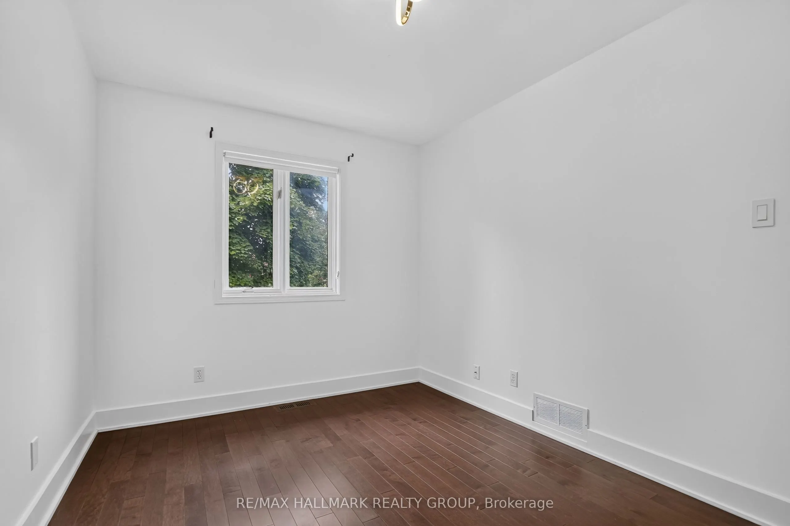 23 Whitegate Crescent