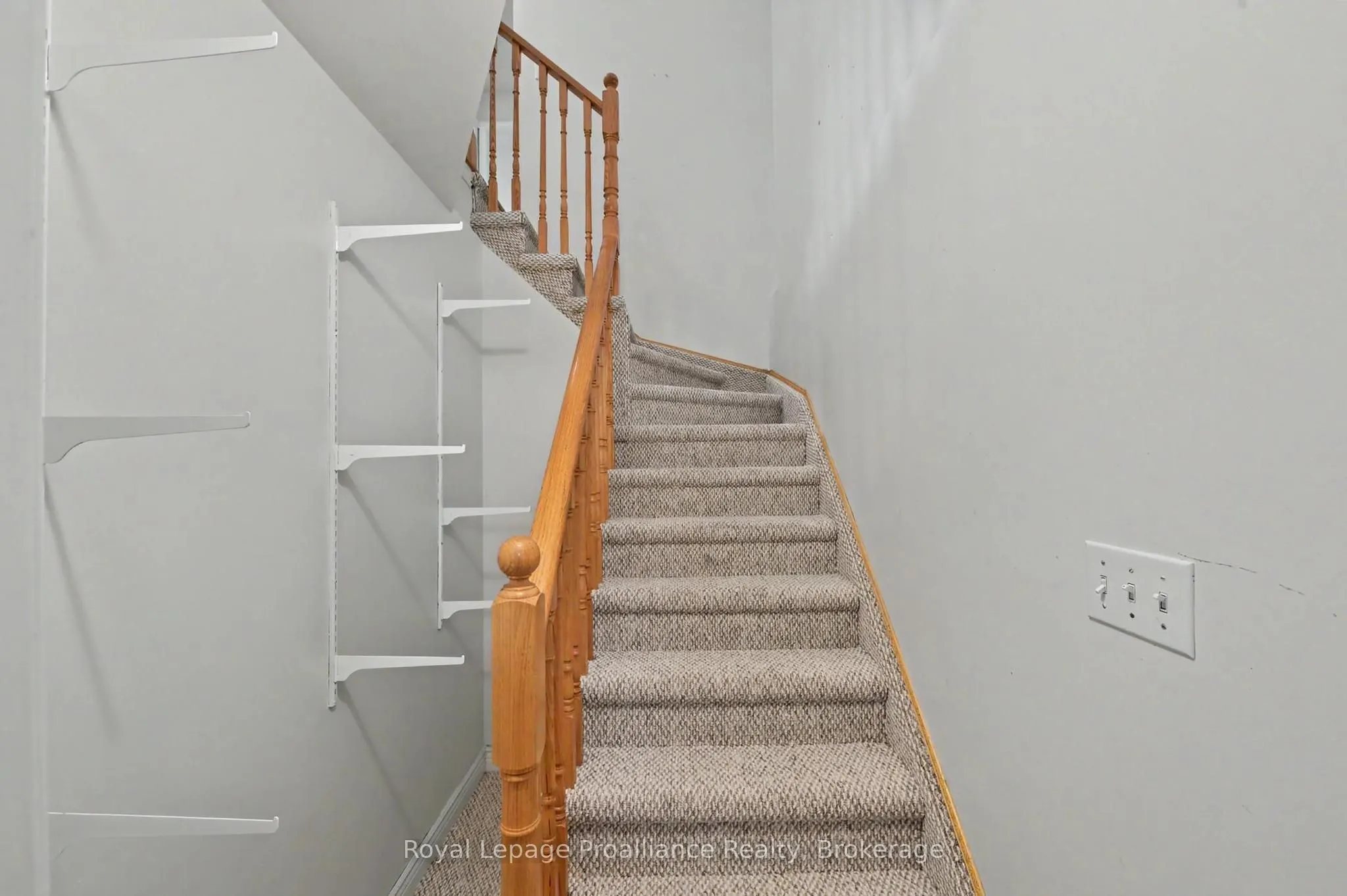 245 Elgin Street W #201