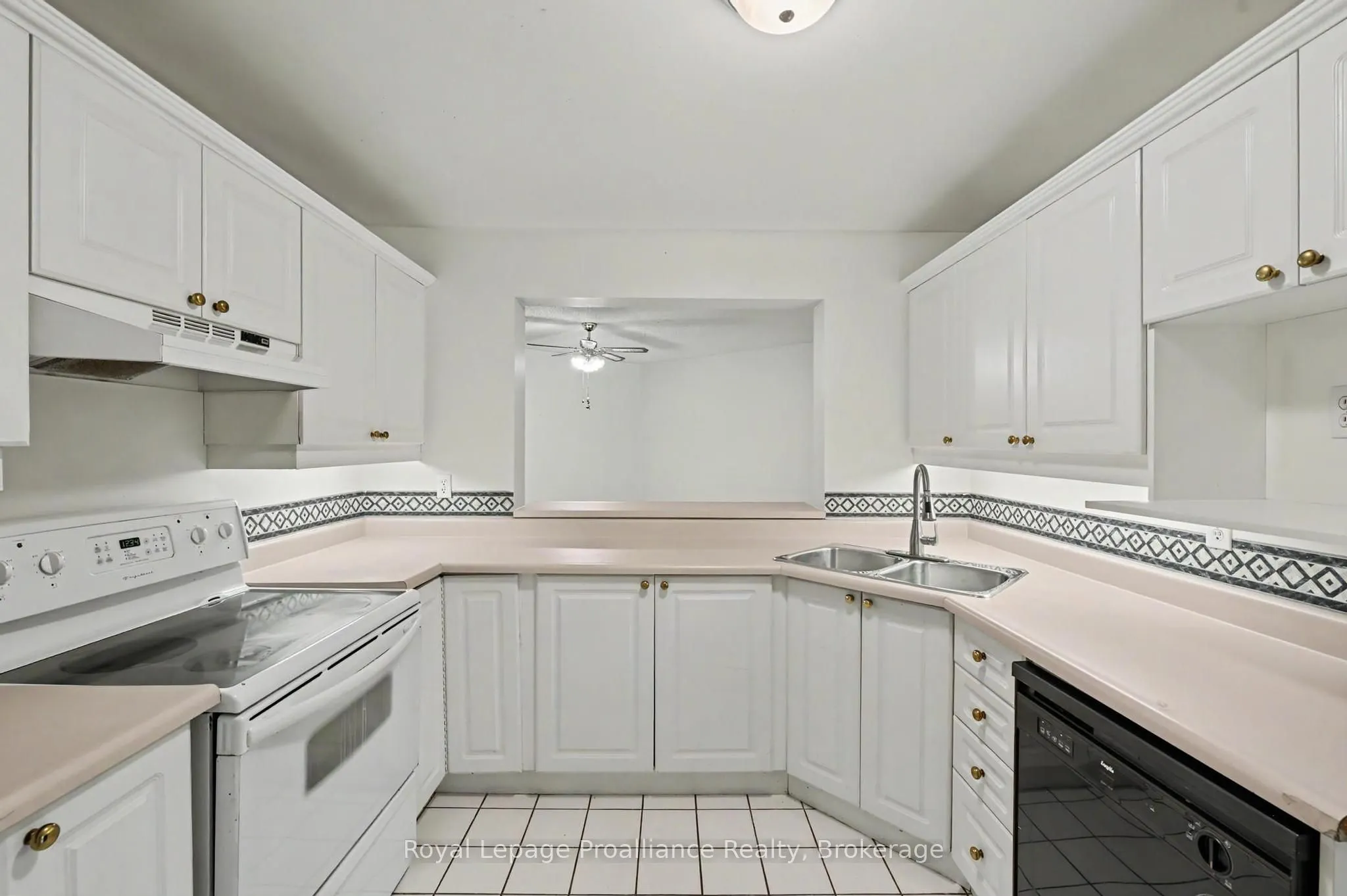 245 Elgin Street W #201