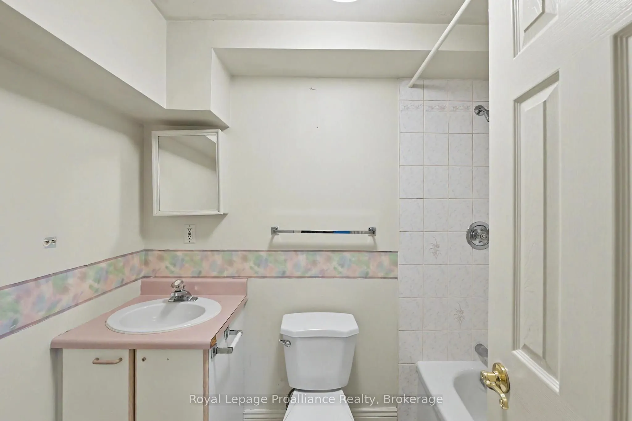245 Elgin Street W #201