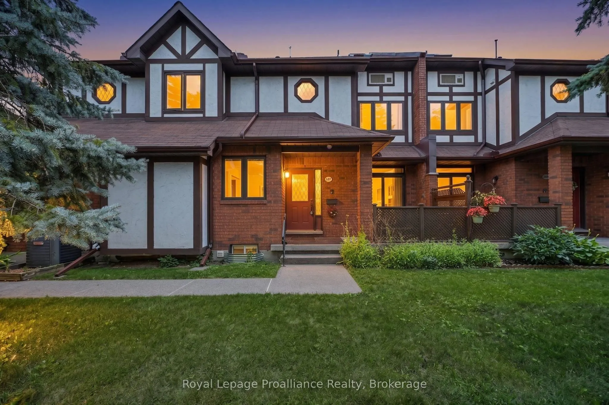 245 Elgin Street W #201