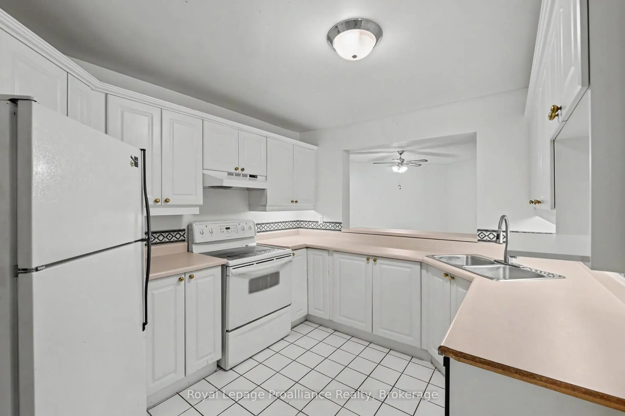 245 Elgin Street W #201