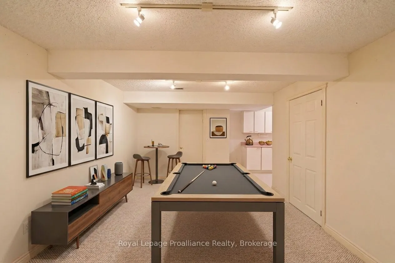 245 Elgin Street W #201