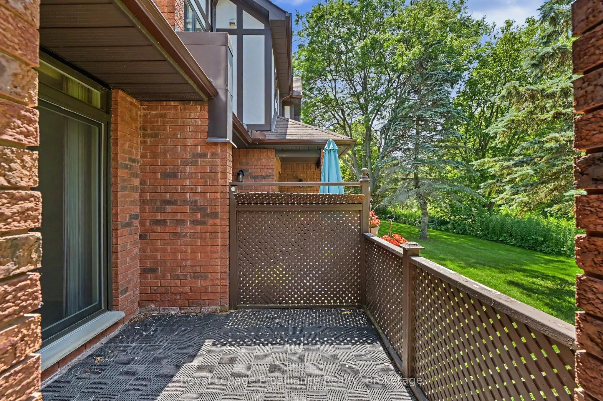 245 Elgin Street W #201