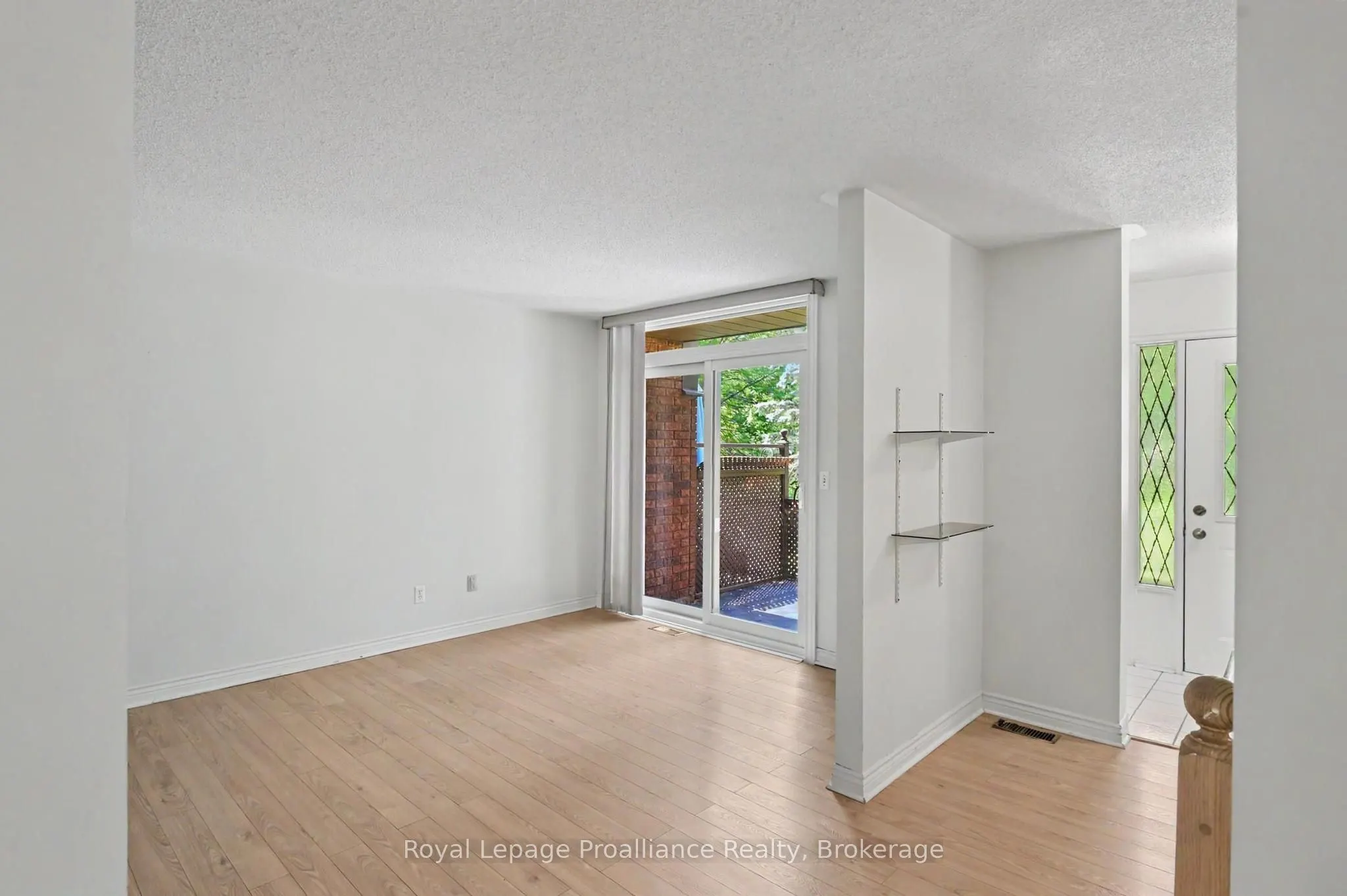 245 Elgin Street W #201