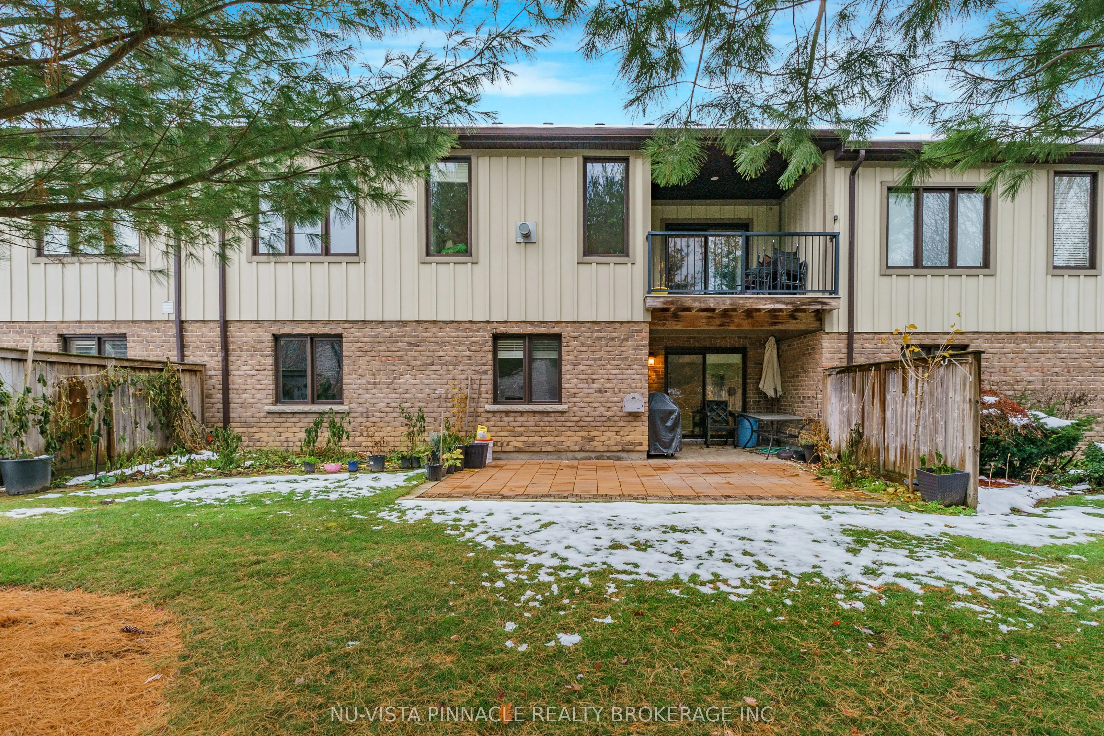 19 Hillside Drive E #10