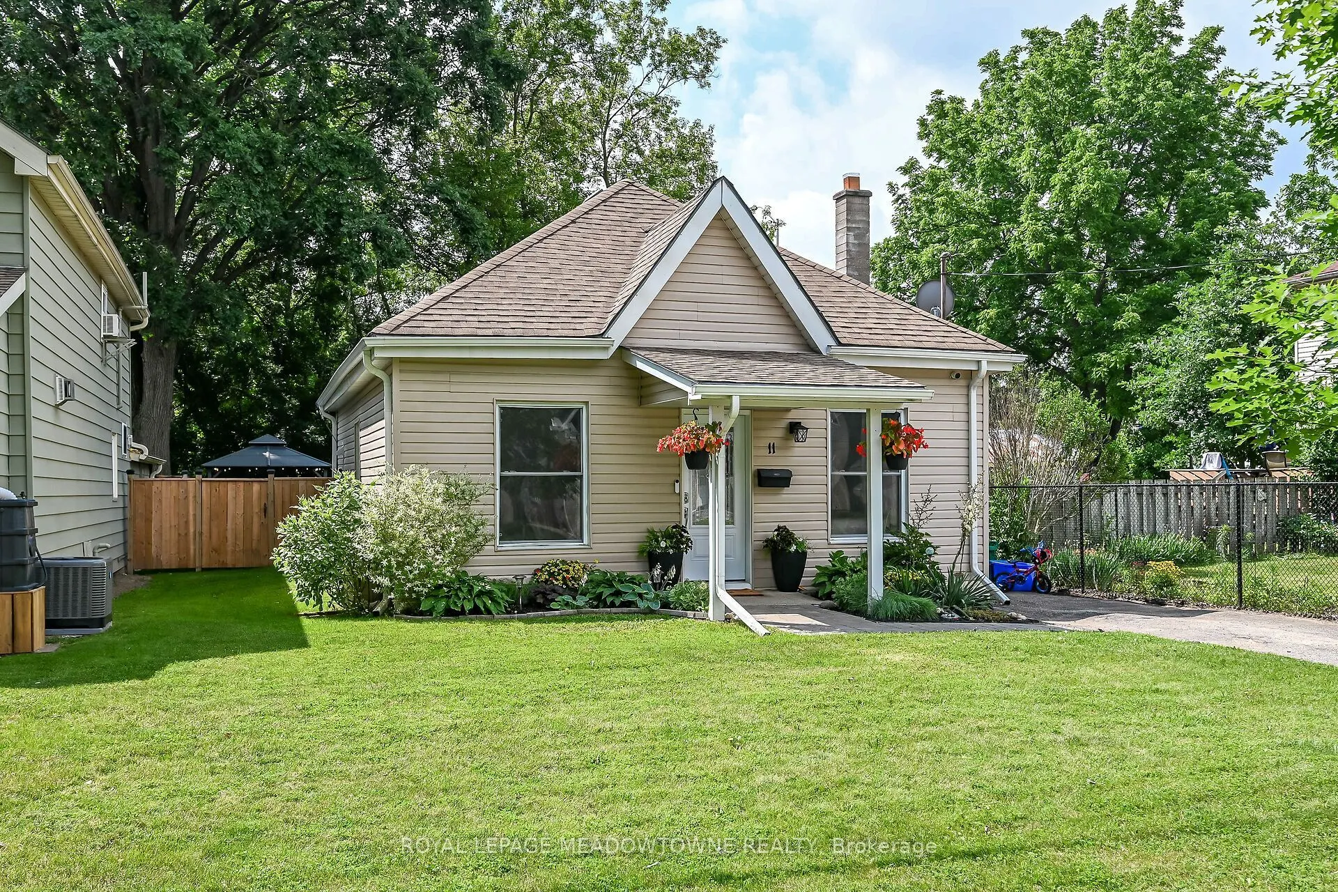 11 Stirton Avenue