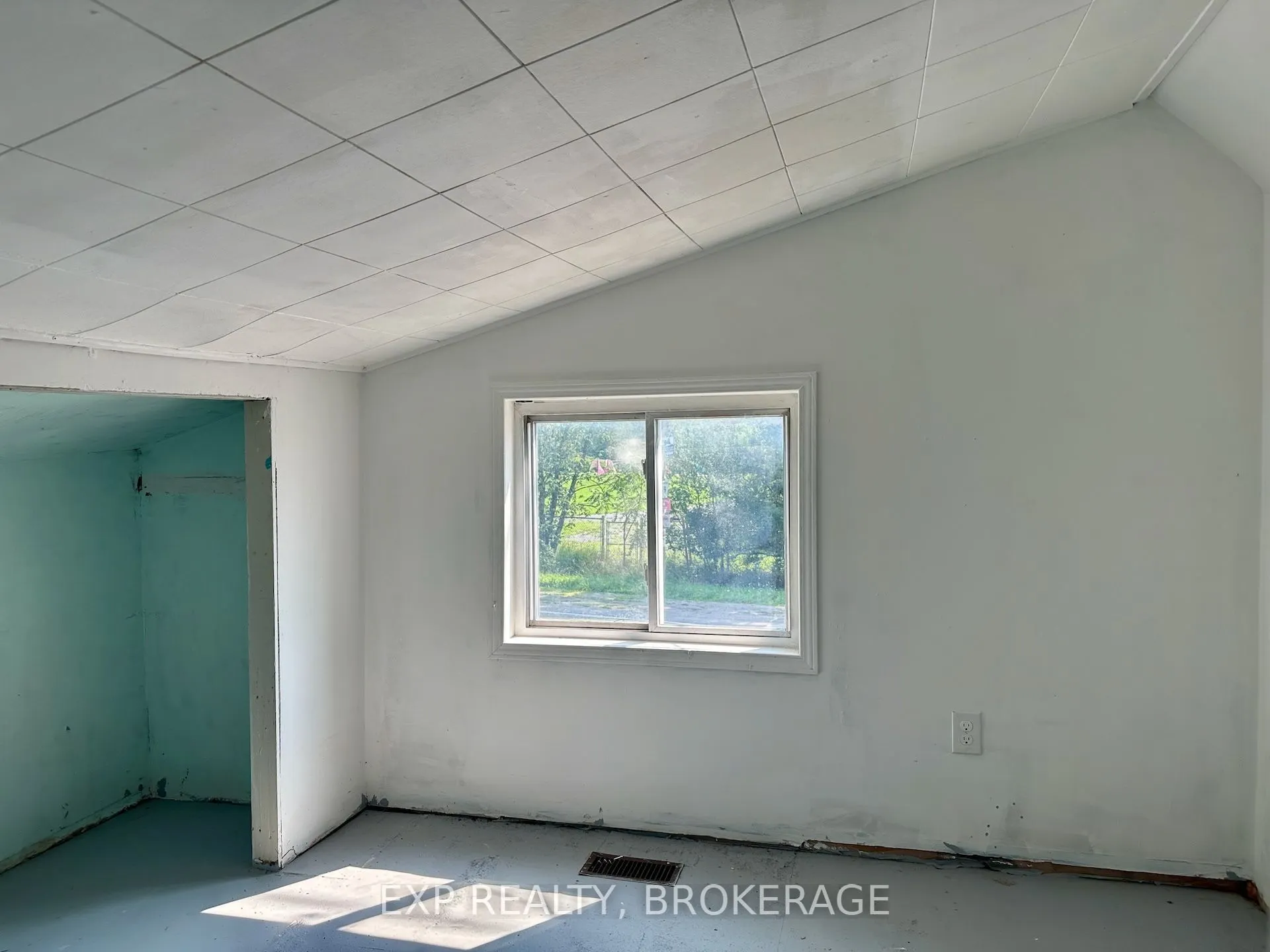 2295 SYDENHAM Road